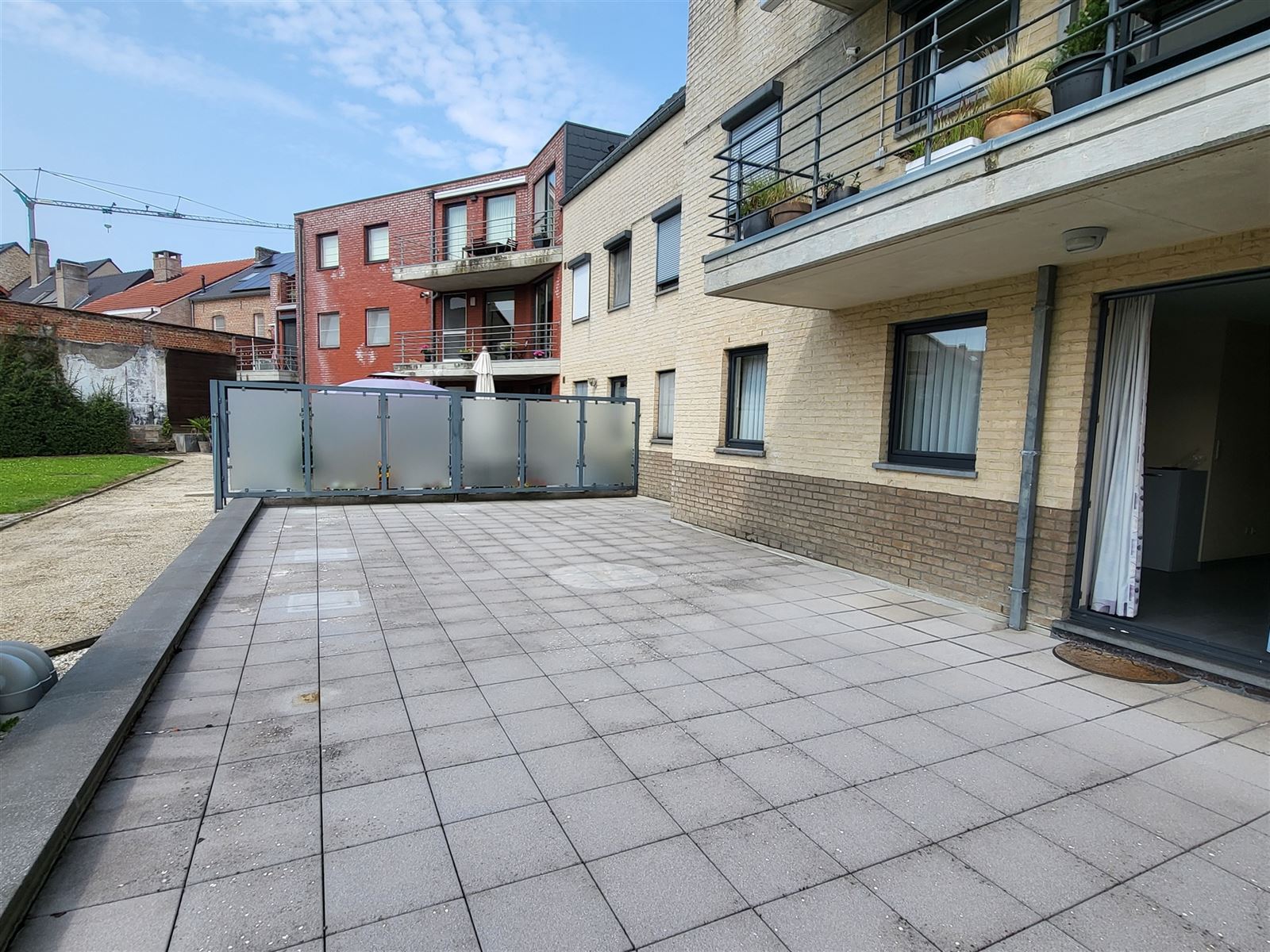 Gelijkvloers appartement, 2 slaapkamers met zeer ruim terras +/-25m².  foto 2