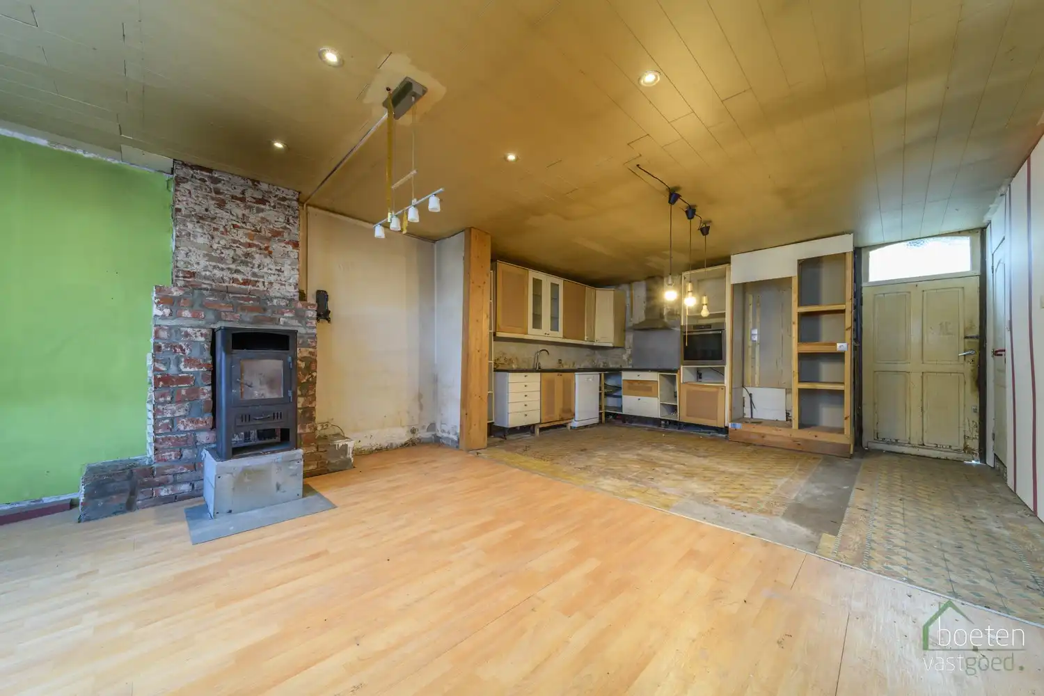 BEVEREN AAN DE IJZER: Renovatieproject en/of (deels) te slopen woonhuis met zuidgerichte tuin op 279m² grondopp. foto 4