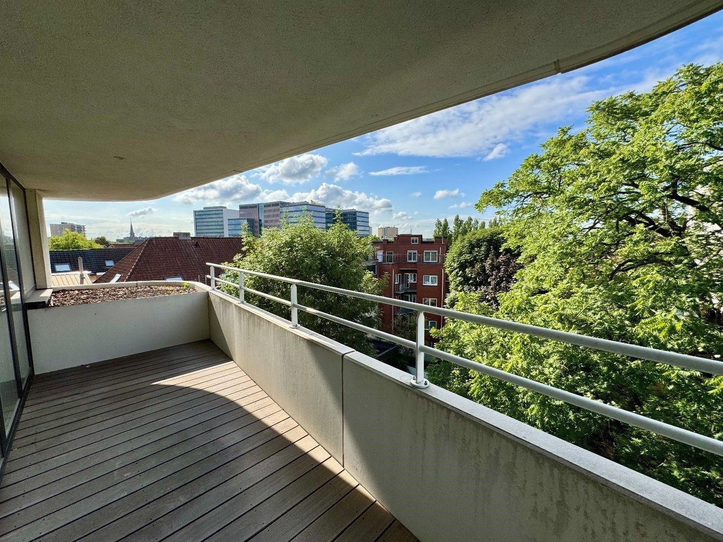 Luxueus appartement met panoramisch uitzicht in residentie Greentower foto 10