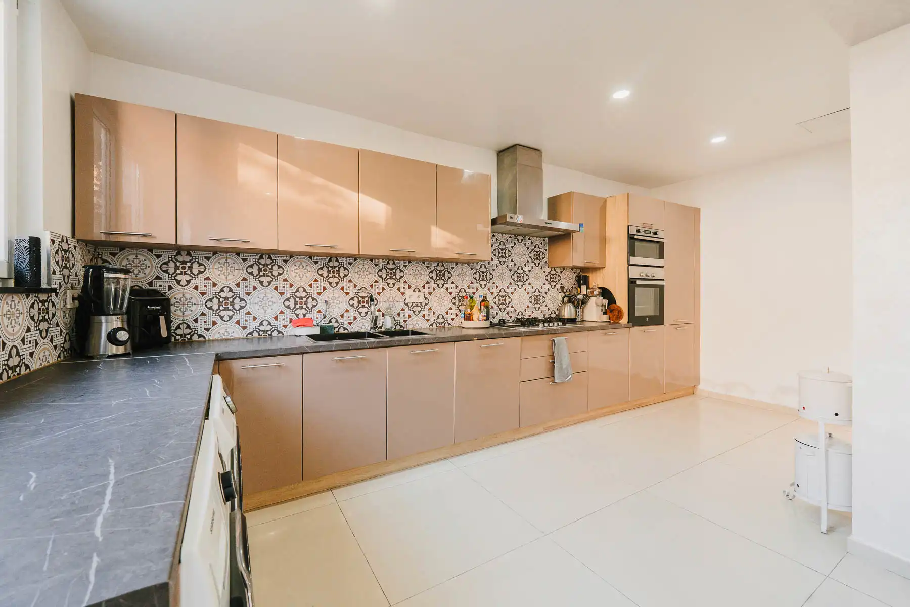 Verrassend ruime woning met sfeervolle leefruimte foto 8