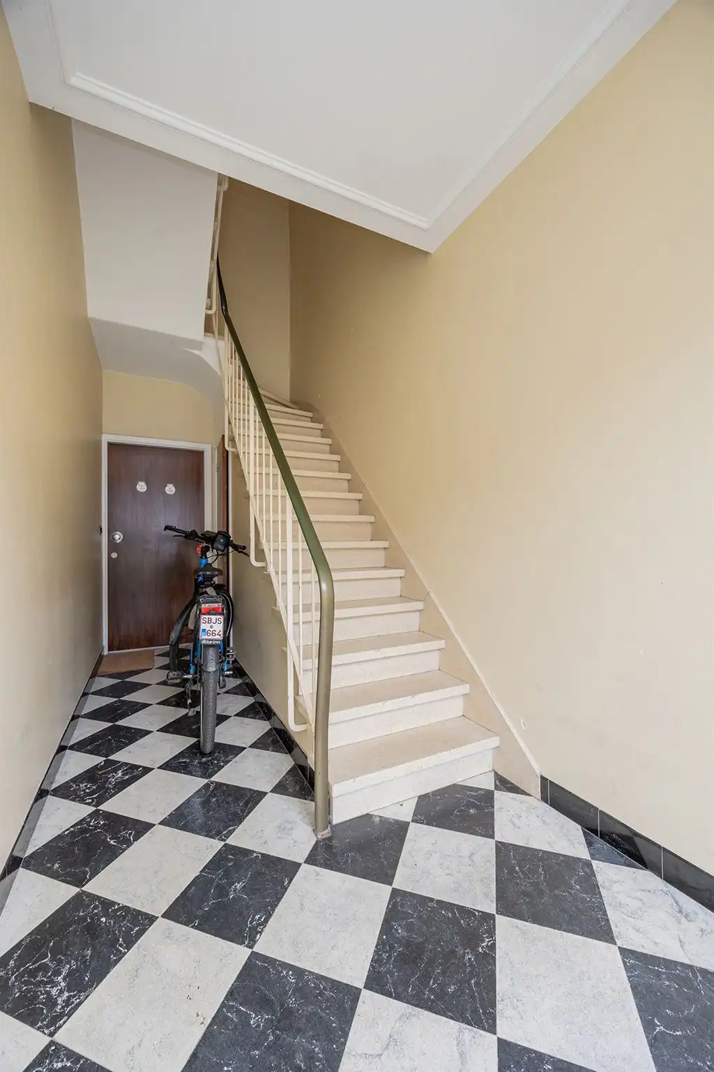 Gerenoveerd appartement met terras foto 17