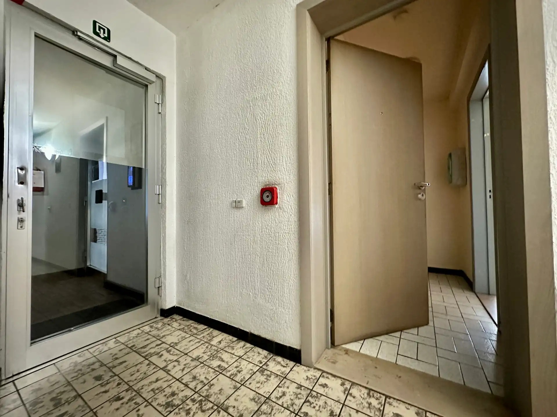 Gelijkvloers éénslaapkamerappartement met garage foto 10