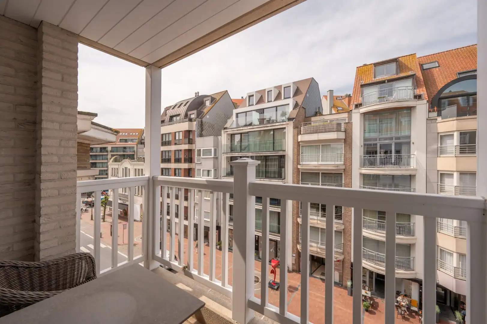 Ruim recent appartement met terras op centrale gegeerde ligging in het Zoute (Dumortierlaan) foto 16