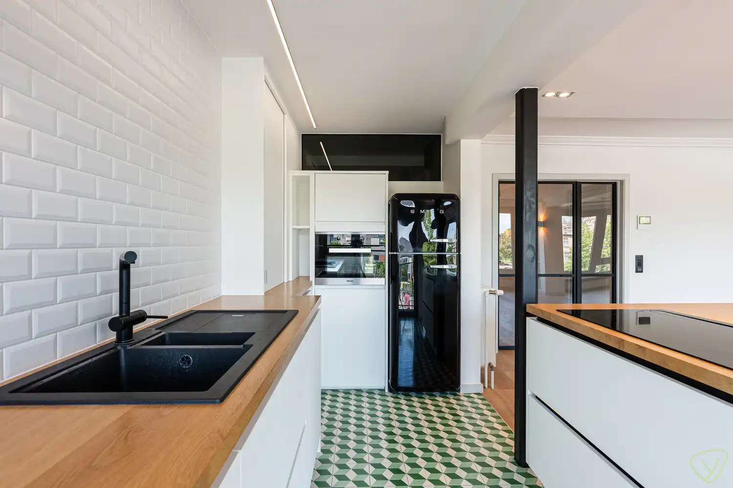 Uitzonderlijk groot appartement nabij het station van Eeklo! foto 9