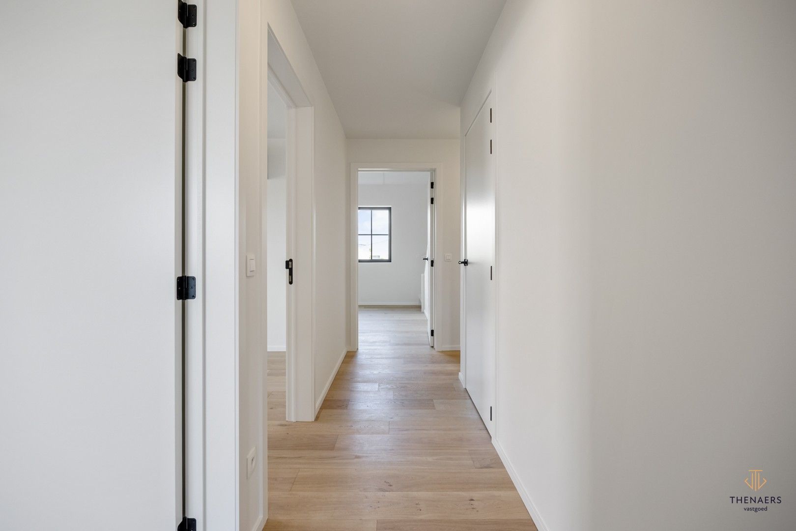 INSTAPKLARE LUXE EN ENERGIEZUINIGE NIEUWBOUWWONING MET 3 SLAAPKAMERS EN AANGELEGDE TUIN. foto 10