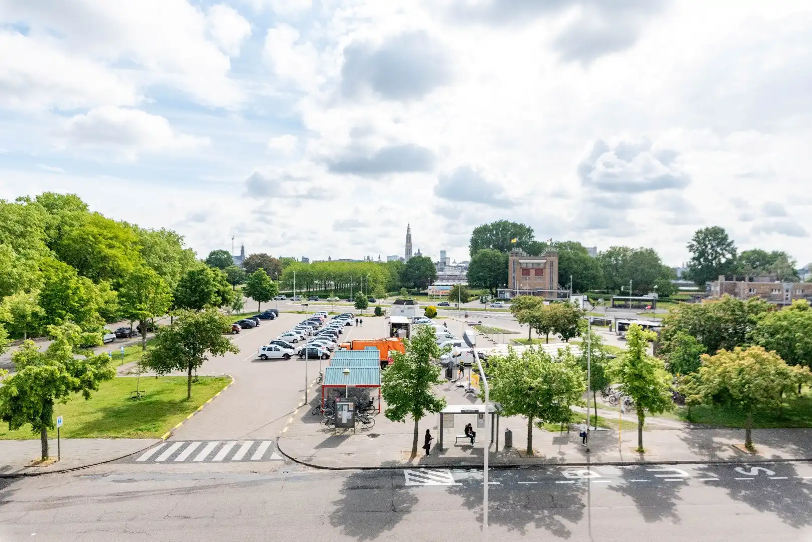 2 slaapkamer appartement met veel lichtinval met uitzicht foto 5