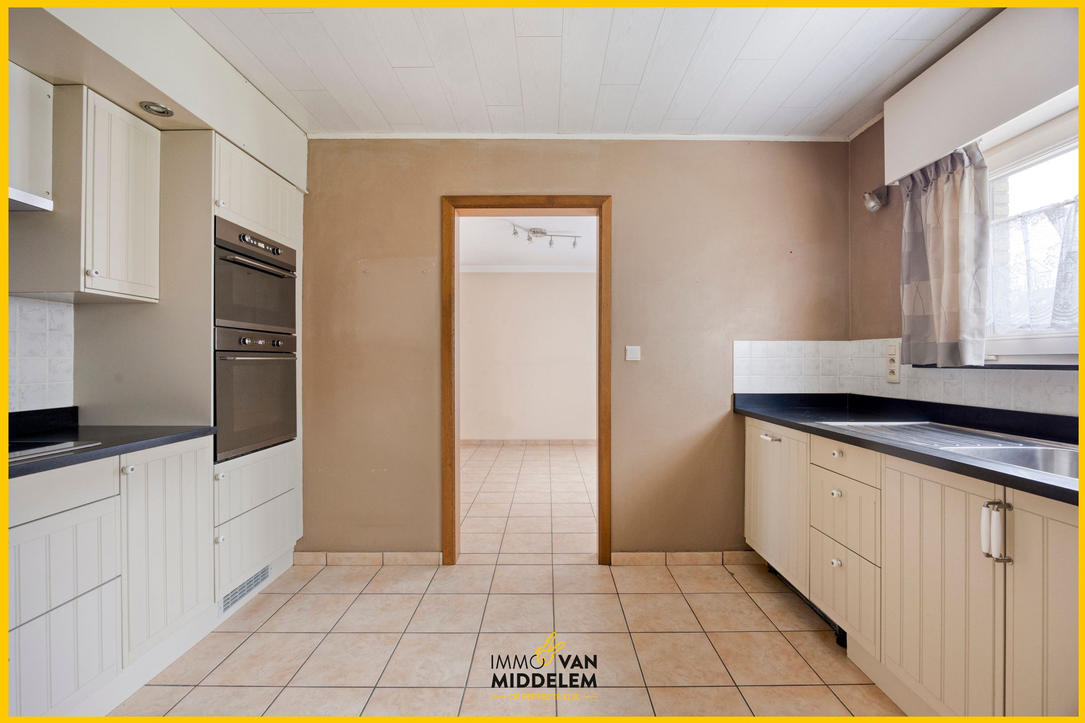 HALFOPEN WONING MET 4 KAMERS, GARAGE EN TUIN  foto 5