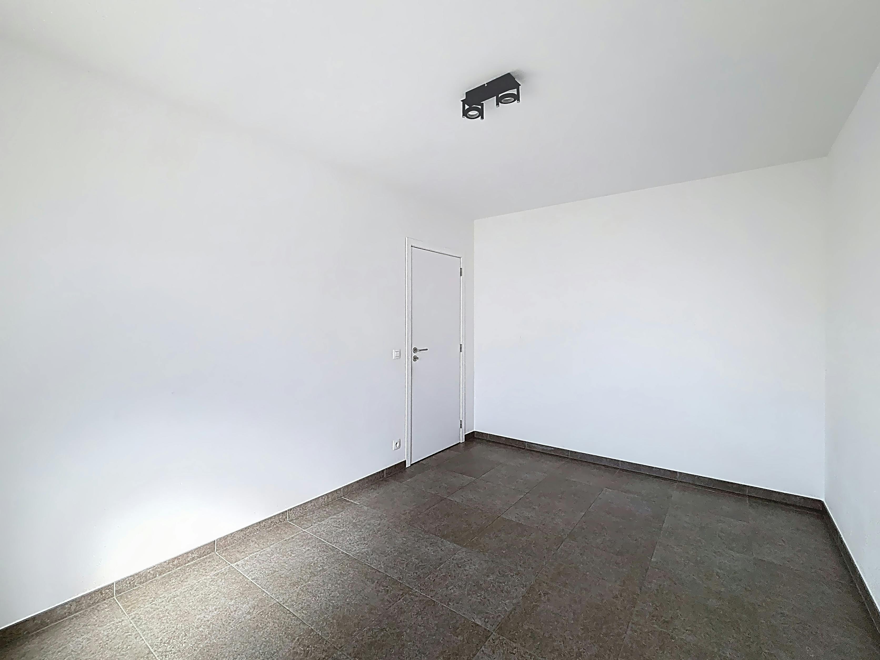 Eeklo Centrum: Instapklaar 1-slaapkamerappartement met garagebox foto 10