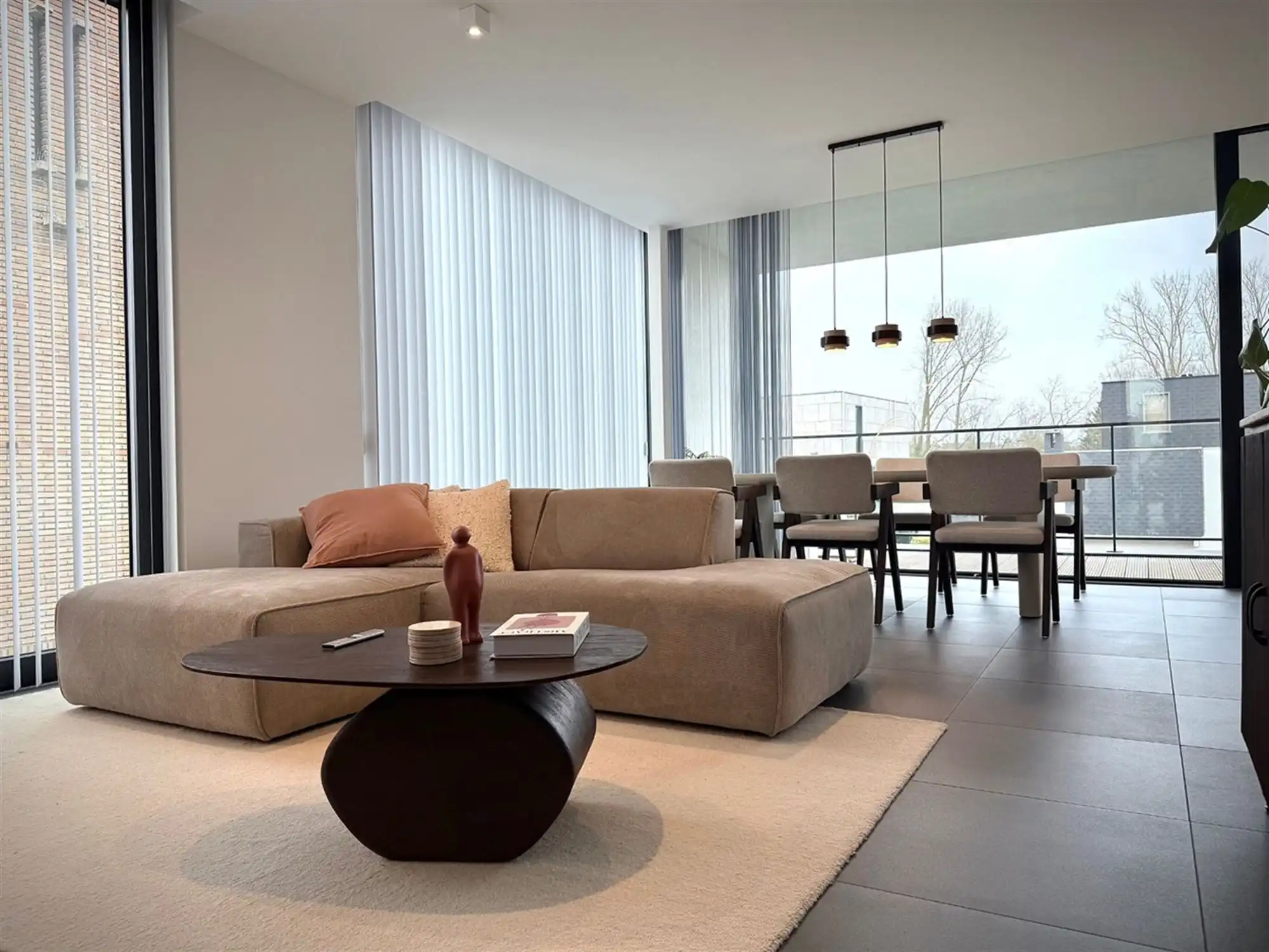 Instapklaar APPARTEMENT (1ste verdieping) met 2 slaapkamers, ruime terrassen (2), garage  & autostaanplaats  foto {{pictureIndex}}