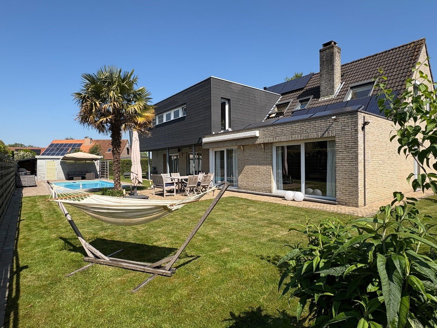 KANTOOR/PRAKTIJK + WOONST MET TUIN EN ZWEMBAD foto 7