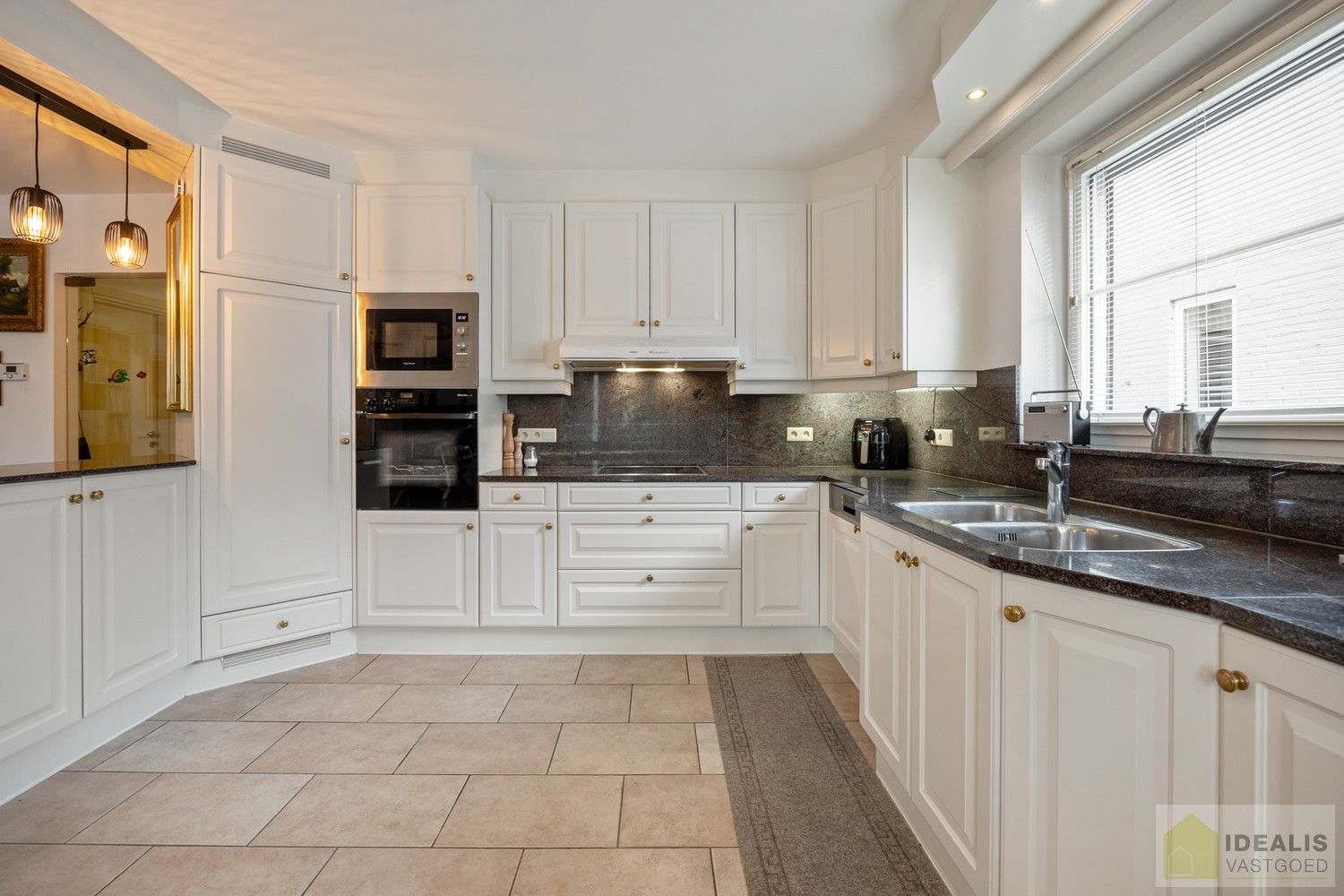 IDEALIS VASTGOED – RUIM INSTAPKLAAR APPARTEMENT IN KLEINSCHALIGE RESIDENTIE MET LICHTRIJKE LEEFRUIMTE, OPEN KEUKEN, HEERLIJK OVERDEKT TERRAS, 3 SLAAPKAMERS, BADKAMER, FIJNE WASPLAATS/BERGING EN INPANDIGE GARAGE OP EEN UITERST GUNSTIGE LOCATIE MIDDEN IN HET CENTRUM VAN PELT!! ZEER GESCHIKT VOOR KANDIDATEN OP ZOEK NAAR INSTAPKLAAR APPARTEMENT foto 16