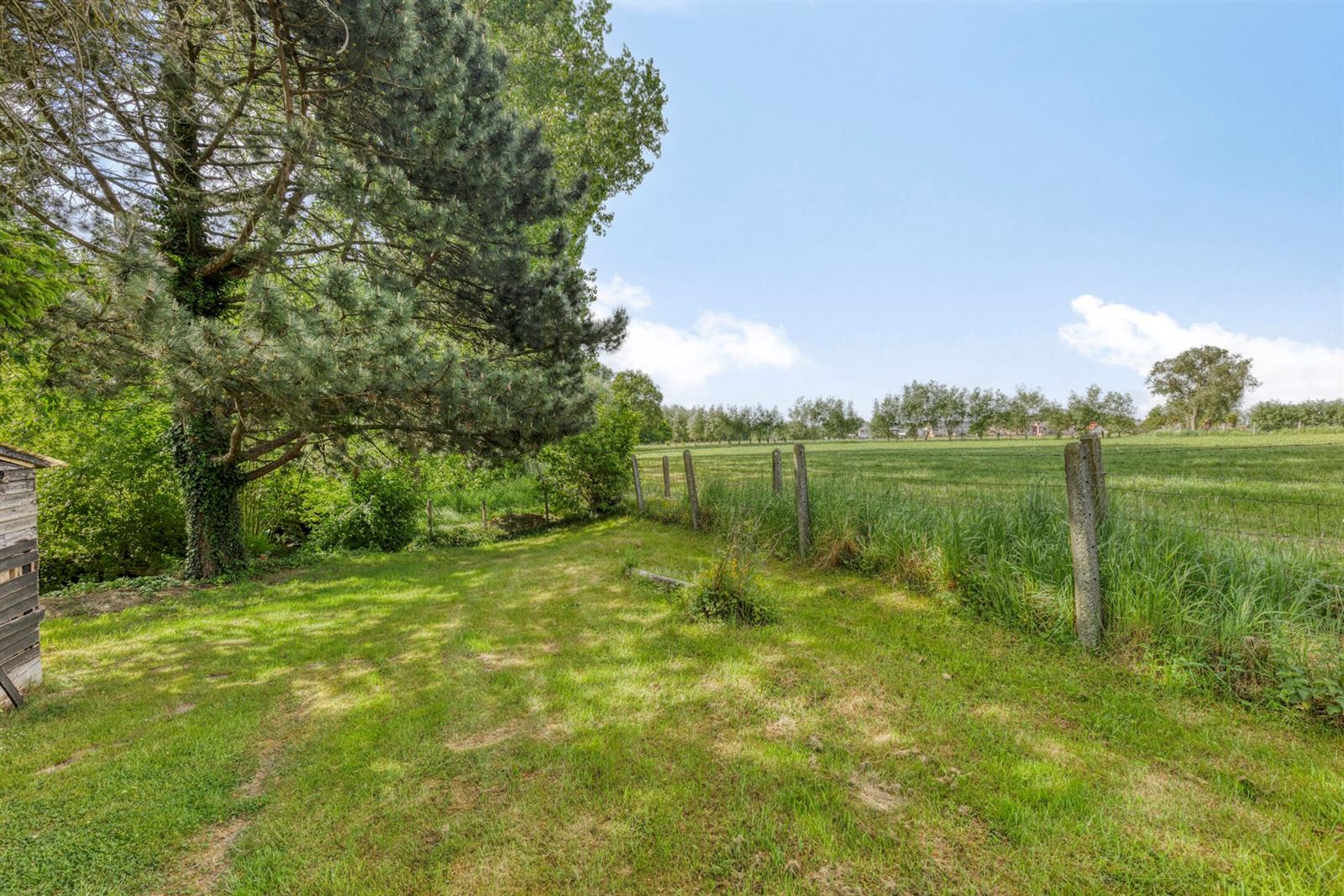 Driegevelwoning gelegen in groene omgeving foto 21