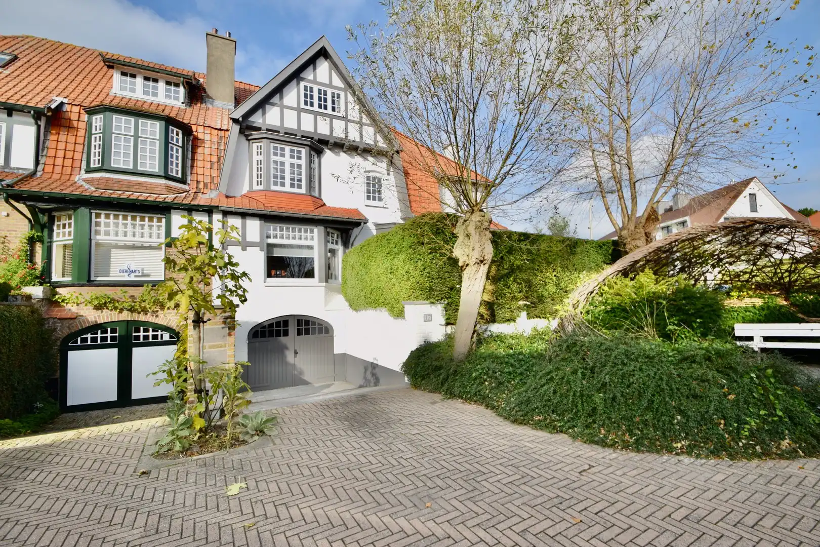 Prachtige karaktervolle villa in hartje Zoute, op enkele stappen van het Dominicanenkerkje en het strand te huur. foto 6