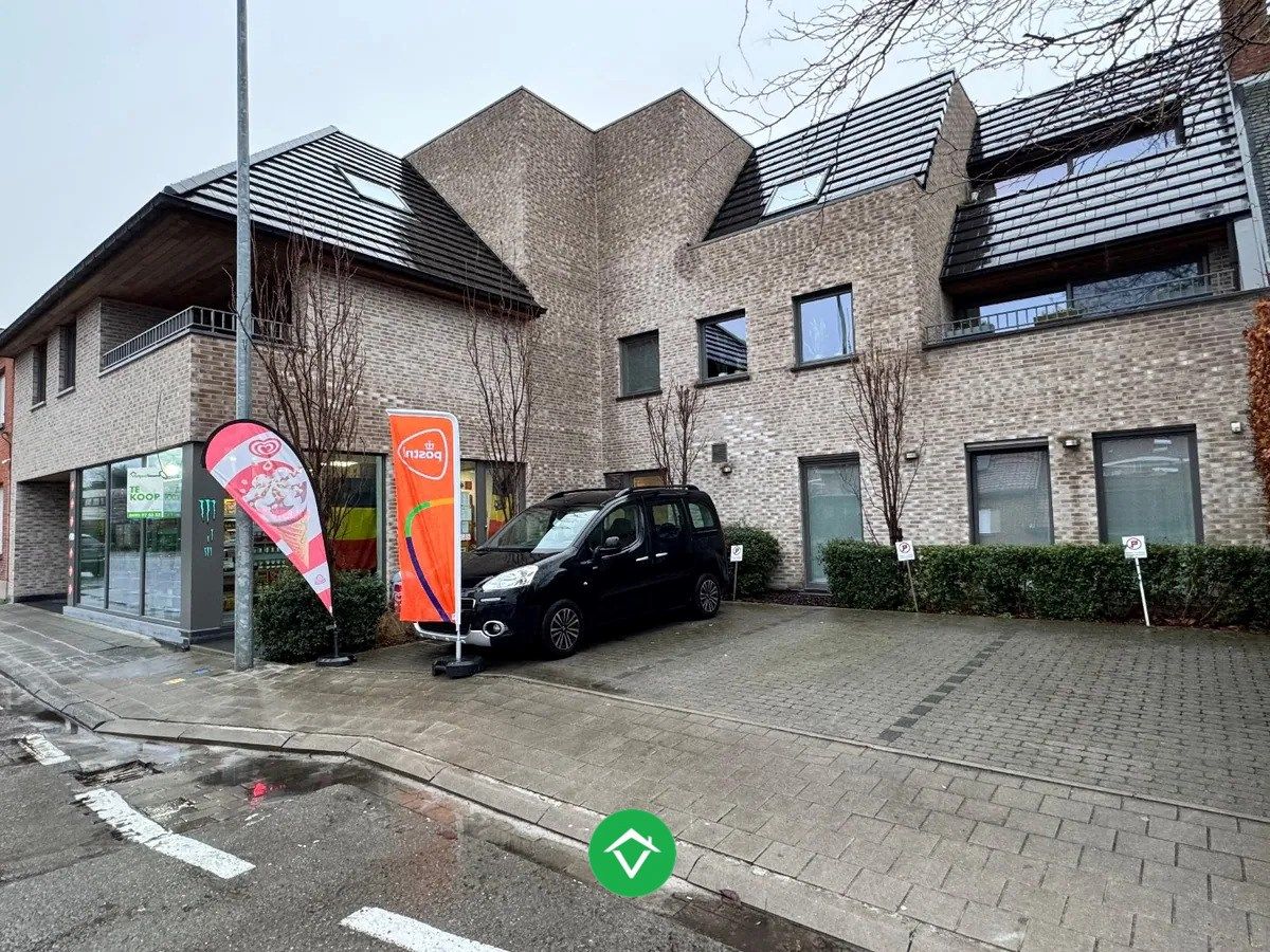 Centraal gelegen handelsruimte met 3 autostandplaatsen te Izegem foto 6