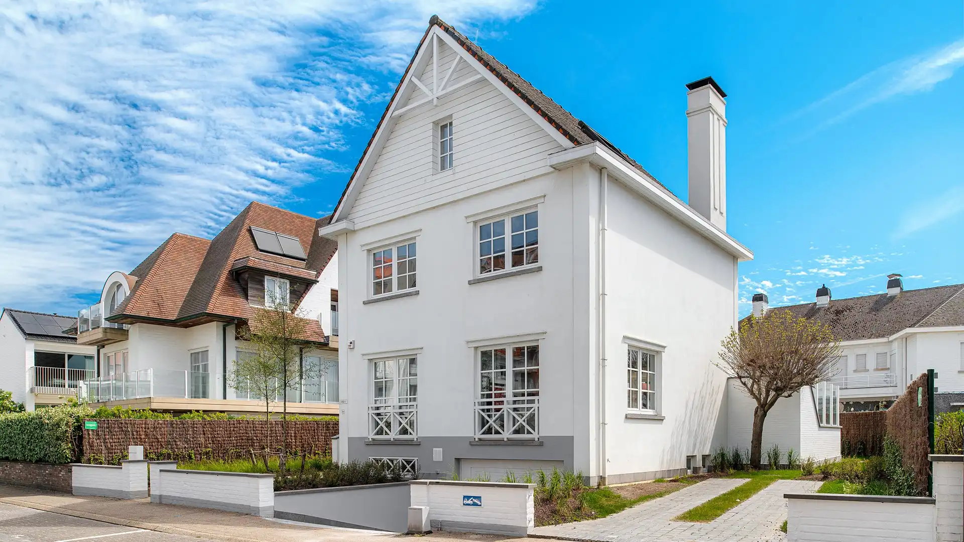 Exclusief gerenoveerde villa op een absolute toplocatie foto {{pictureIndex}}