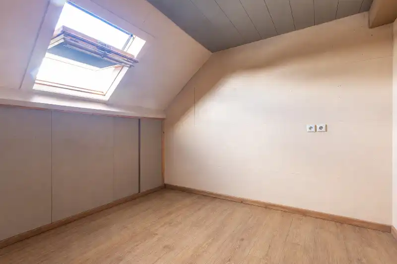 Stasegem: Ruime instapklare woning met 4 slaapkamers, 2 badkamers,  tuin en garage op wandelafstand van de Gavers. foto 11