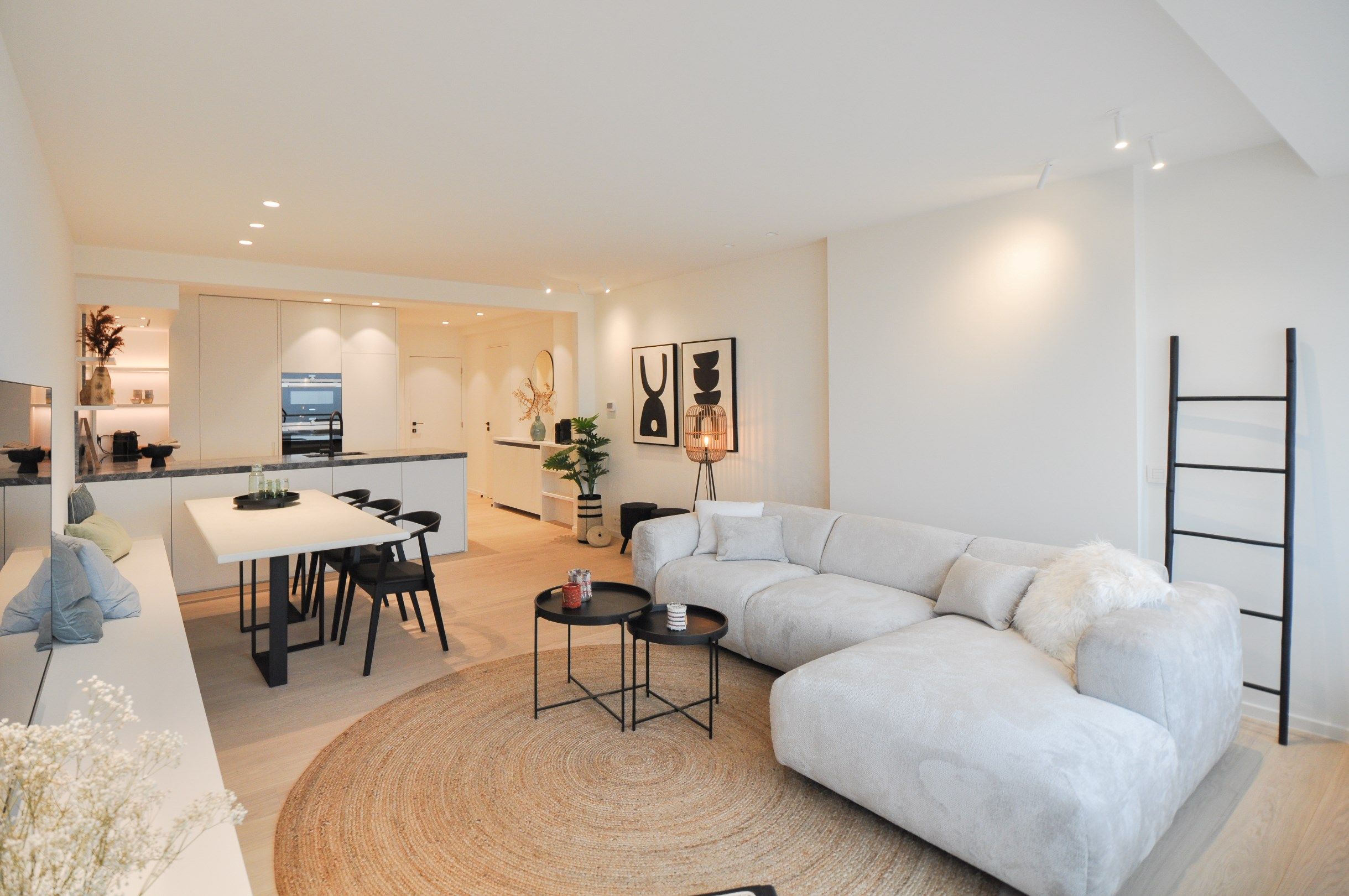 Volledig gerenoveerd appartement met frontaal zeezicht. foto {{pictureIndex}}