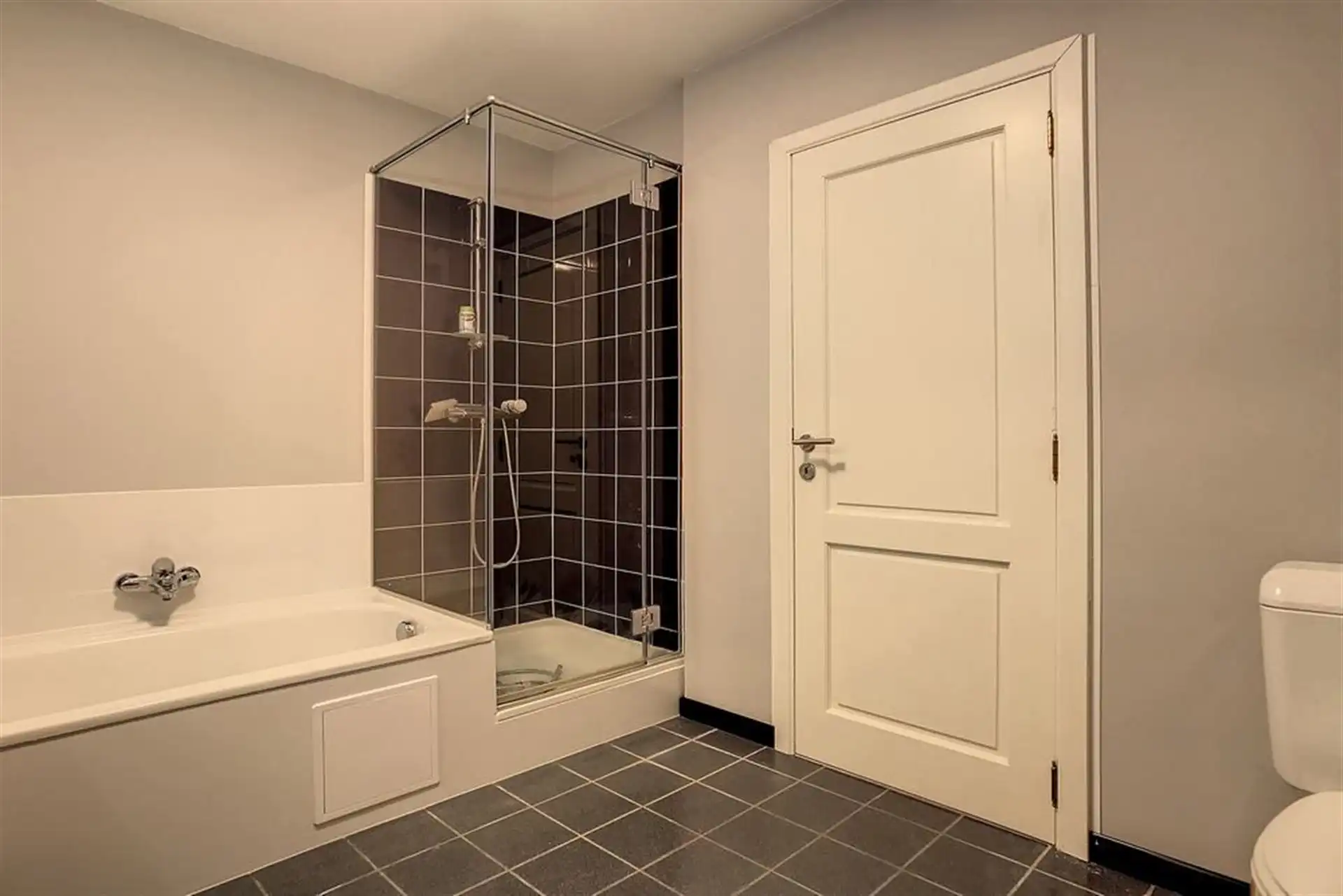 Villa met mooie tuin in rustige straat foto 15