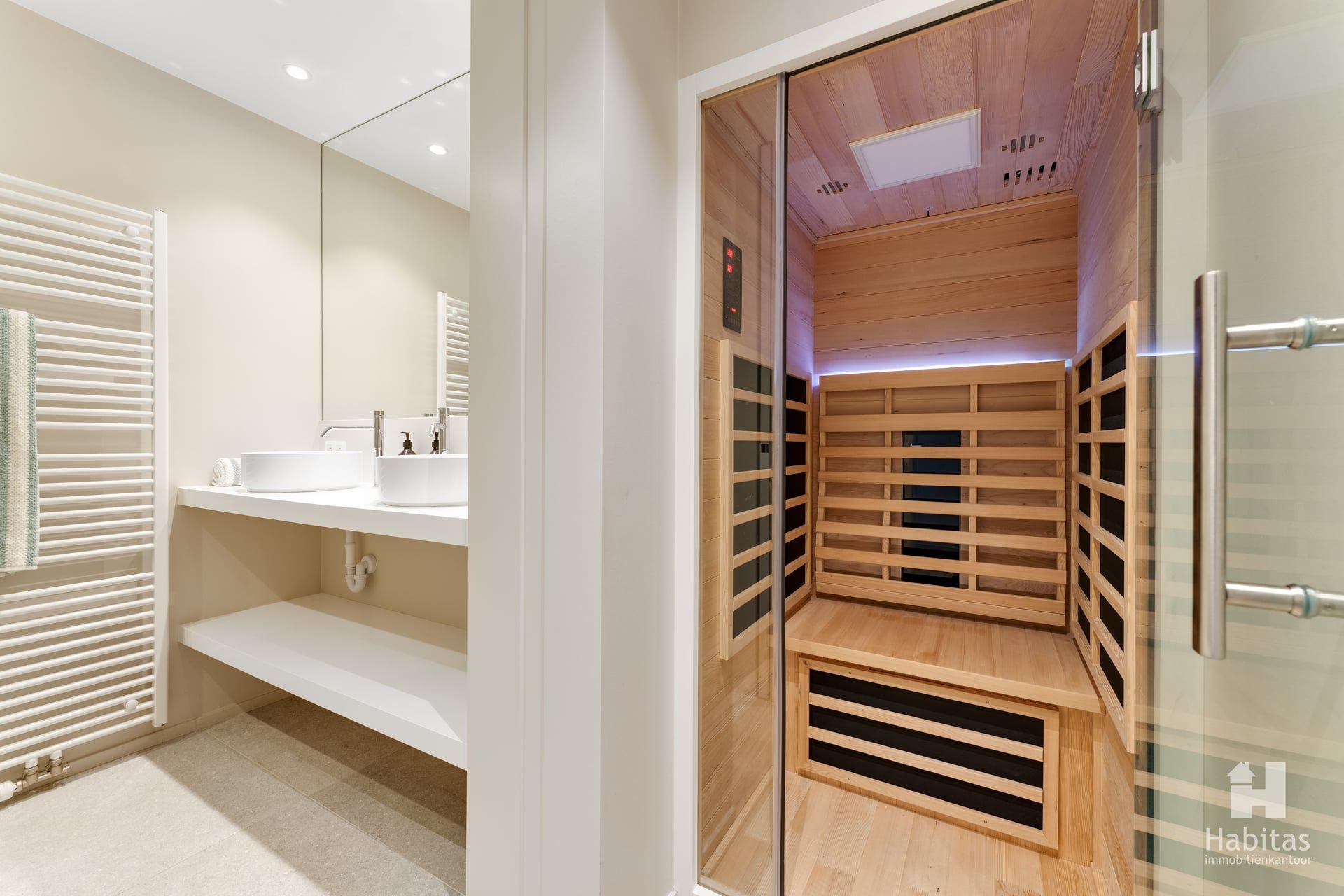 Exclusief zeedijkappartement met ruim 7 m. frontaal zeezicht foto 9