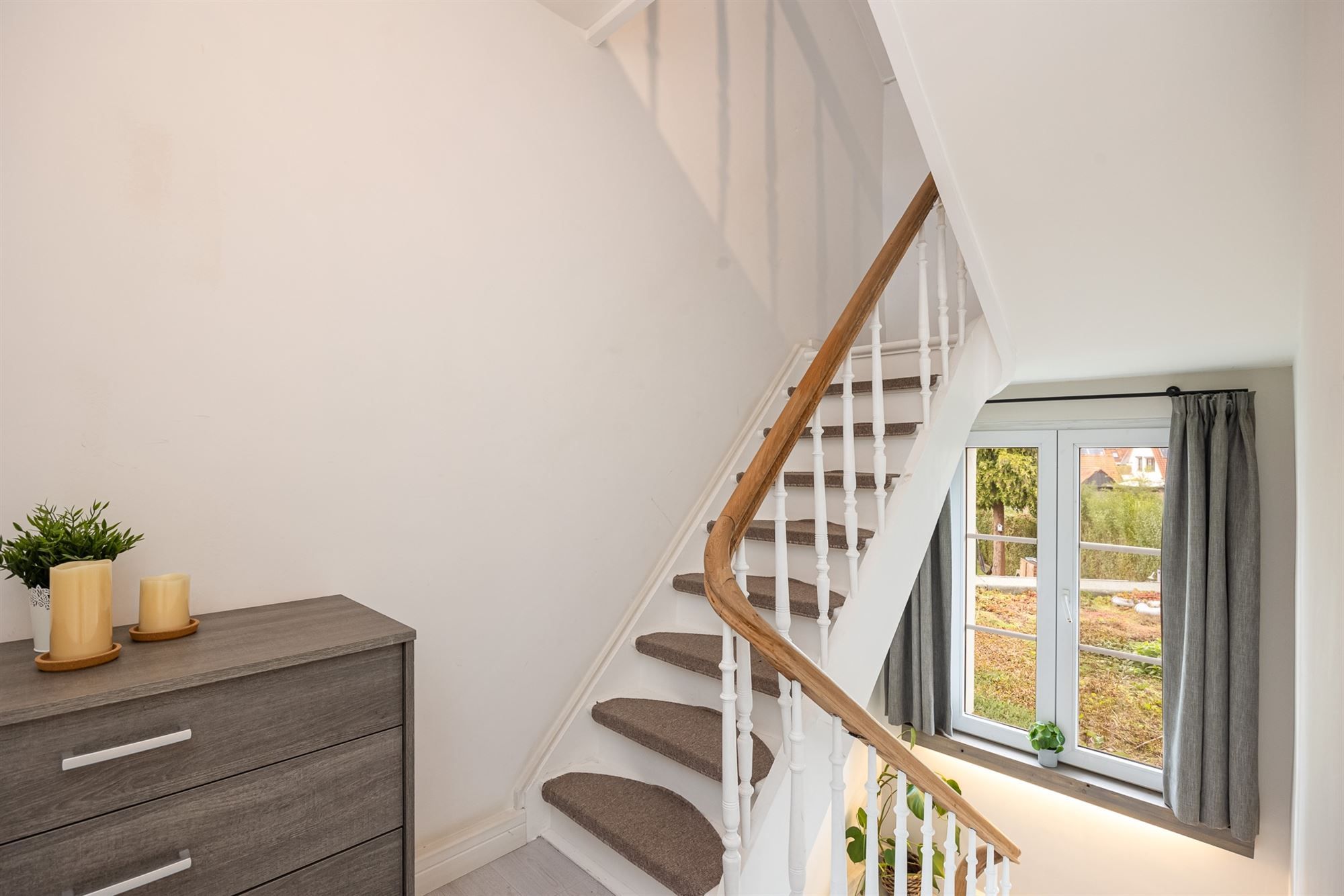 Instapklare, energiezuinige woning met ruime tuin en zwembad foto 17