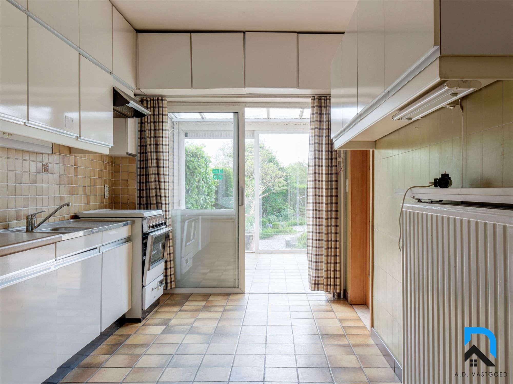Halfopen bebouwing met tuin op toplocatie foto 11