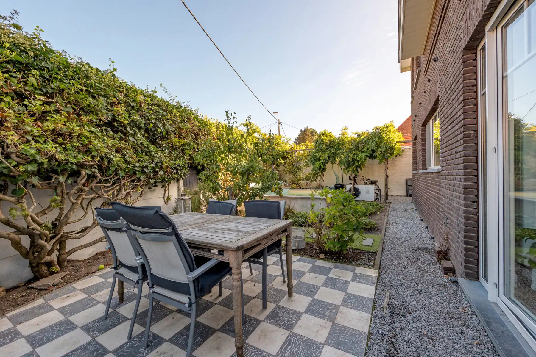 Volledig gerenoveerde woning met 4 slpks en gezellige tuin foto 4