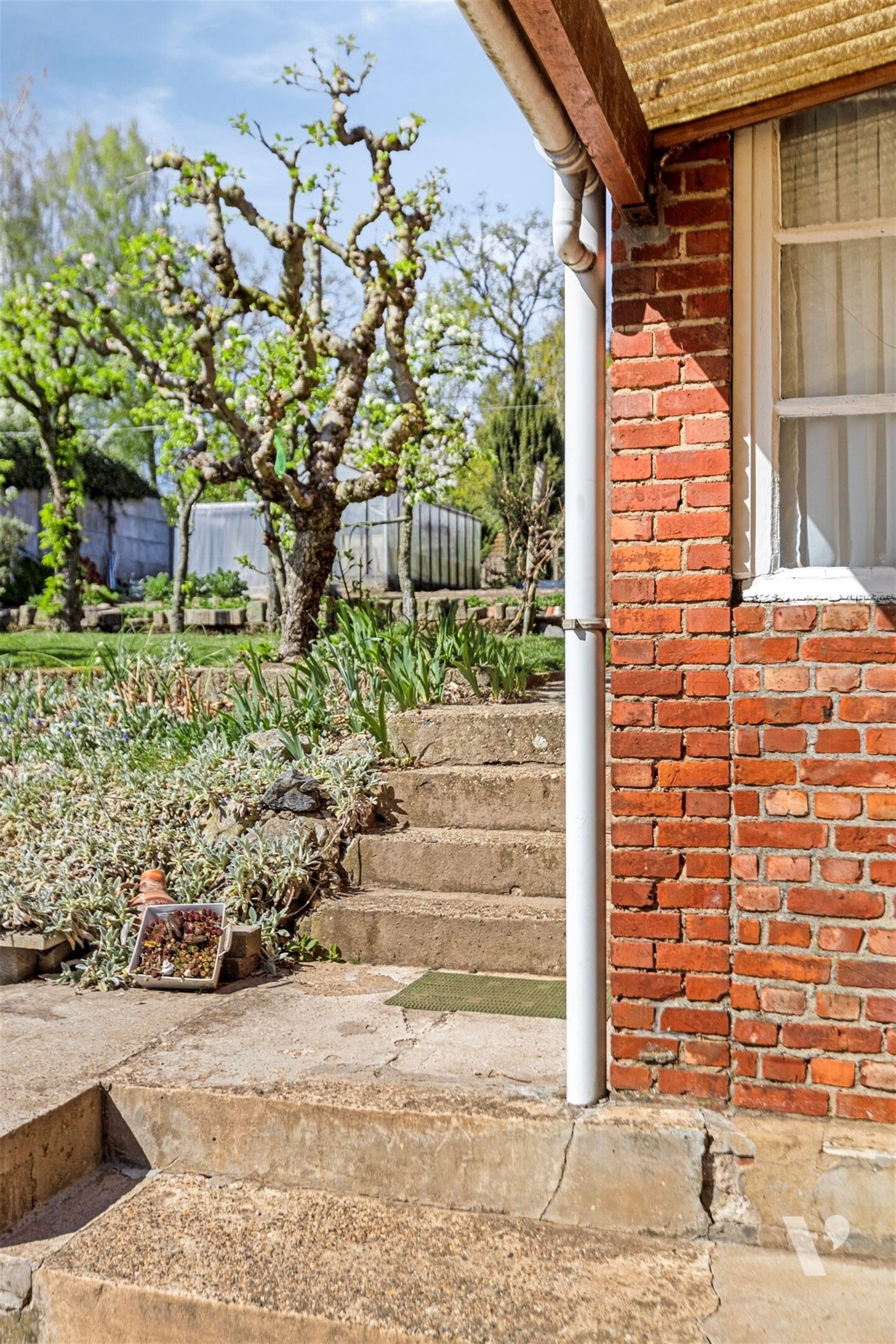Karaktervolle woning met mooie tuin foto 25