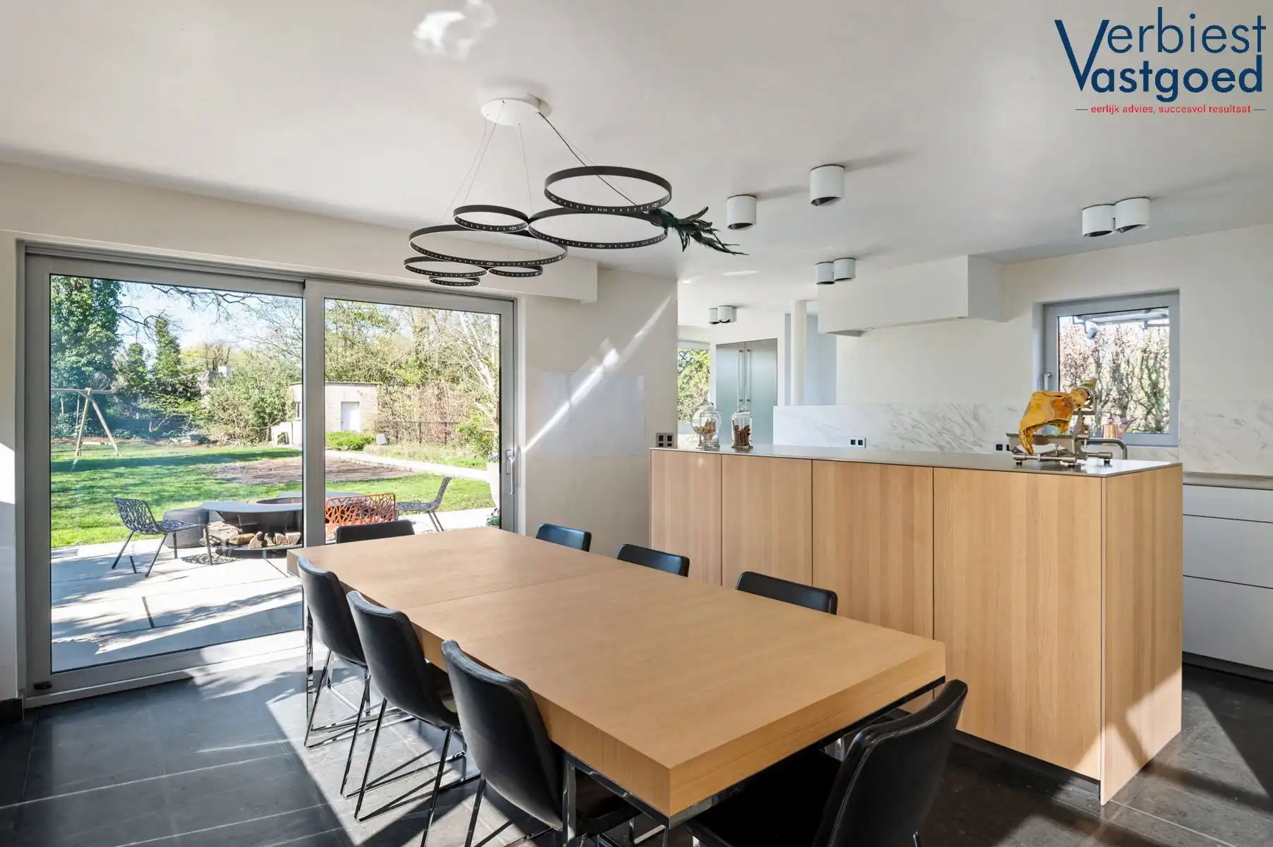 Exclusieve en lichtrijke villa met tuin op toplocatie foto 8