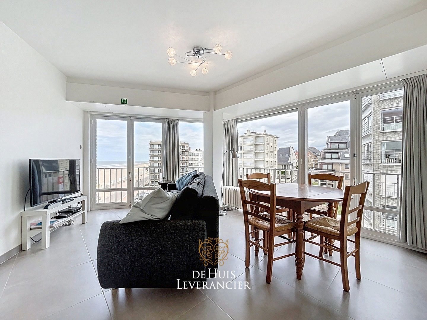 Droom gerust van wakker worden met zeezicht : ontdek jouw instapklare plekje op de Zeedijk in Koksijde foto 7