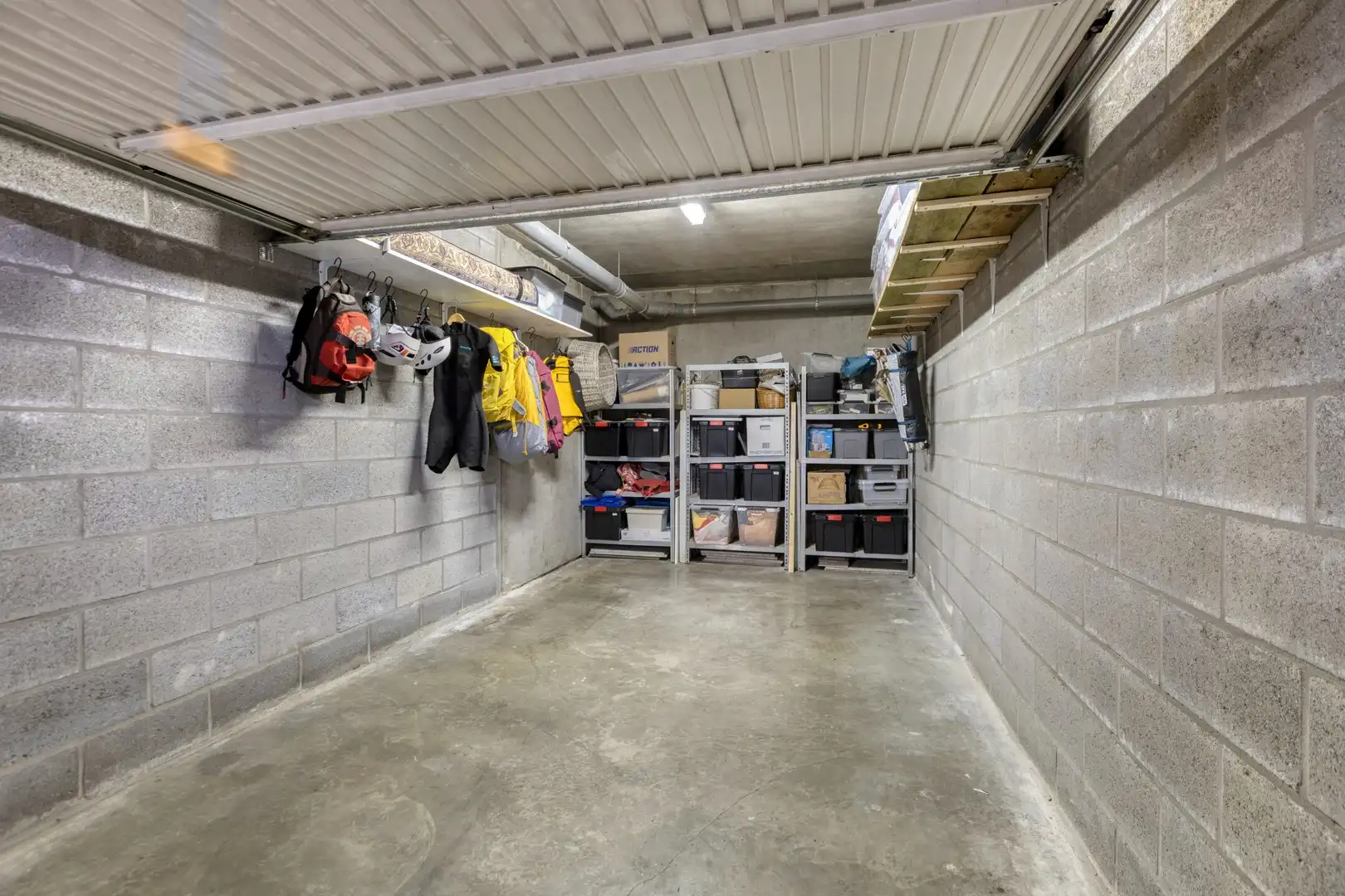 Karaktervol en instapklaar appartement met 2 slaapkamers, terras én garage in het centrum van Zutendaal. foto 33