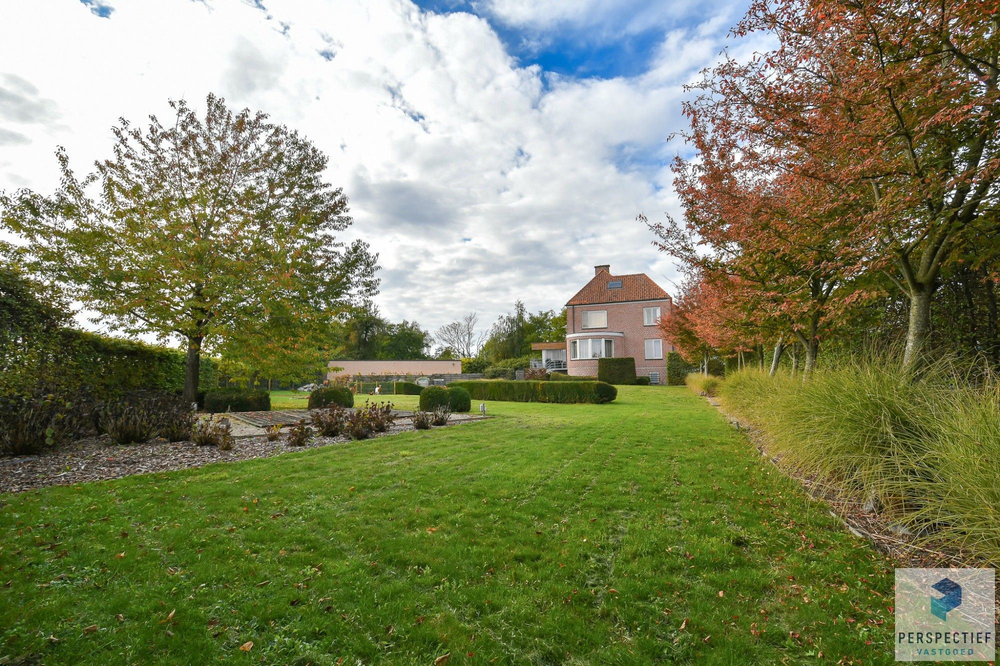 Karaktervolle villa met 5 slpk en atelier op 2291m² te Rollegem foto 5
