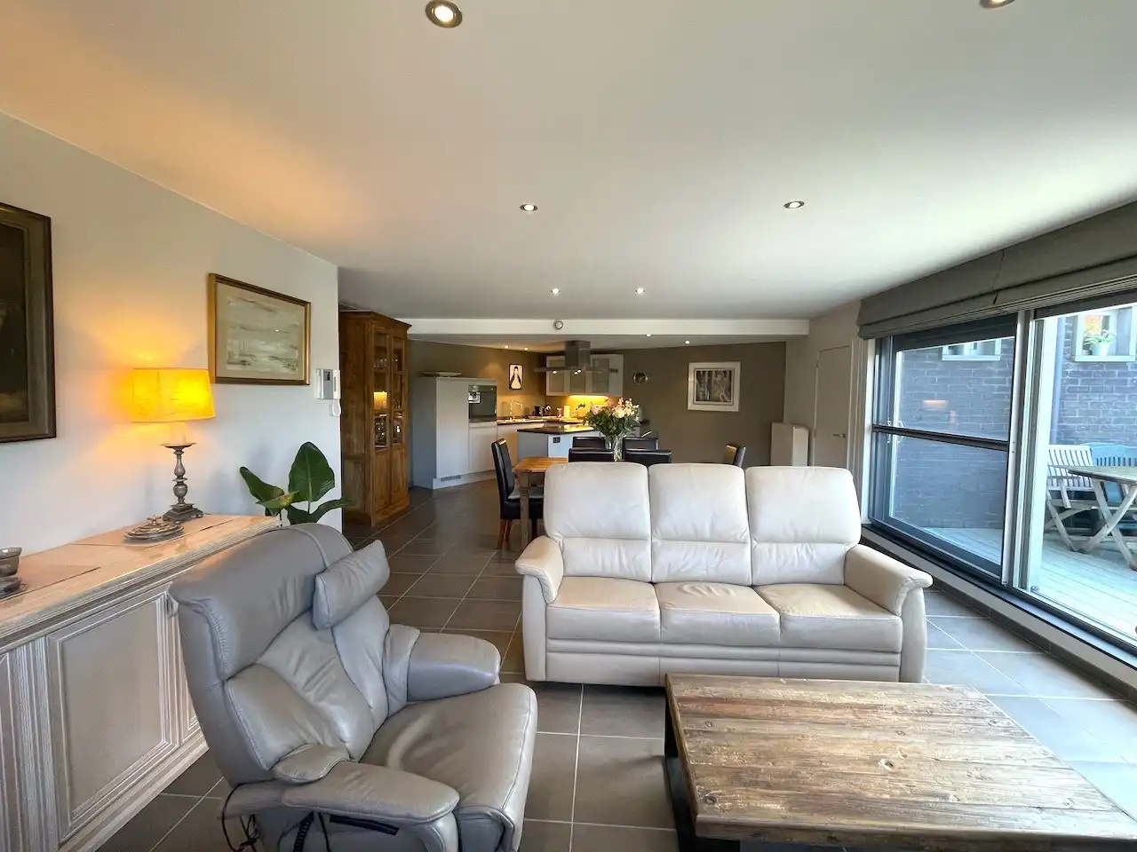 Instapklaar, recent en energiezuinig appartement met 2 slaapkamers aan de kust foto 7