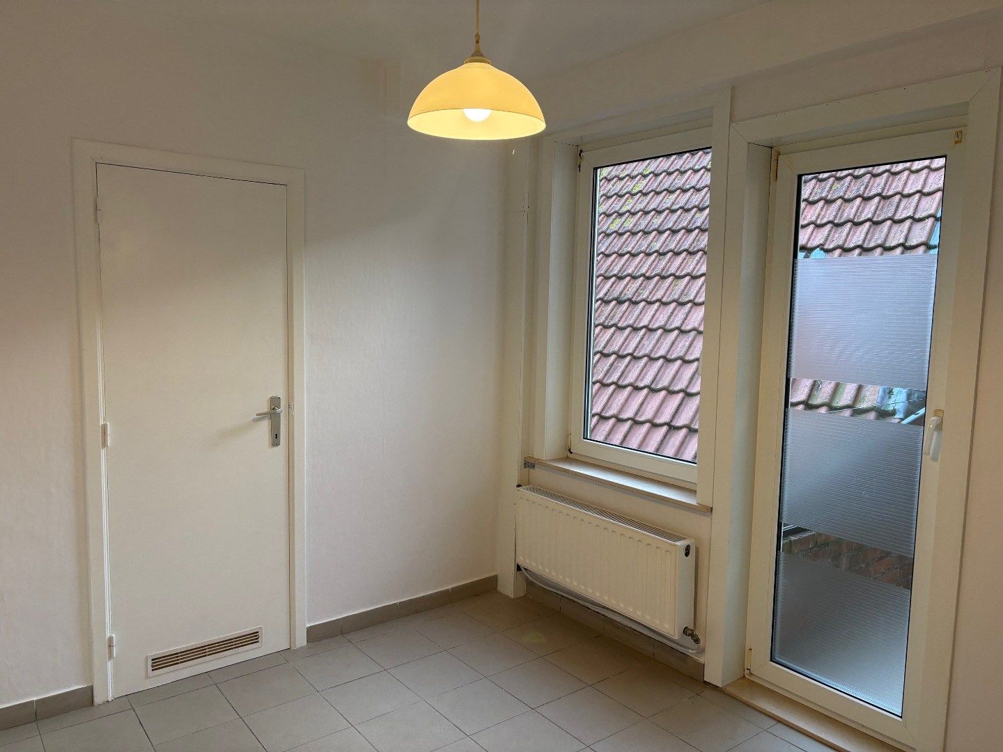 Ongemeubeld appartement met 2 slaapkamers - mooi open zicht foto 8
