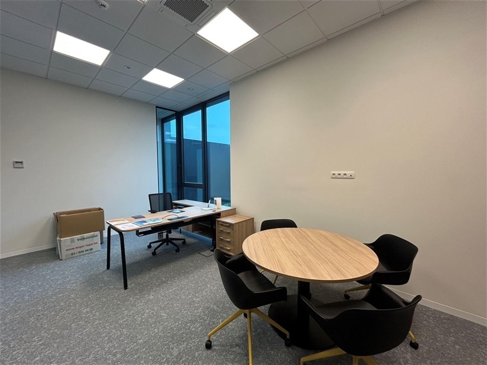 Kantoorgebouw foto 12