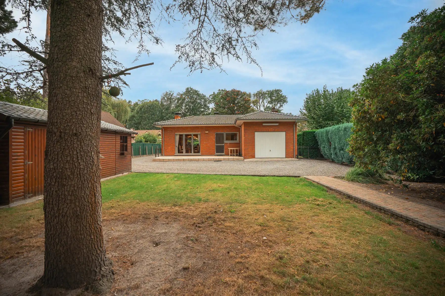 Rustig gelegen sfeervolle bungalow op een groen perceel foto 27
