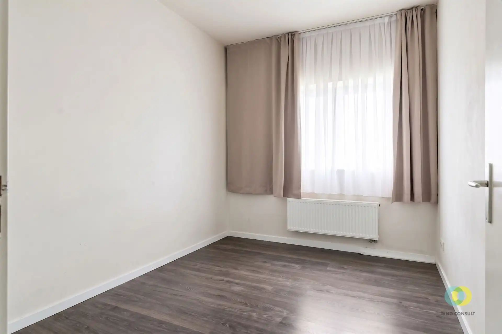 Lichtrijk appartement nabij park foto 8