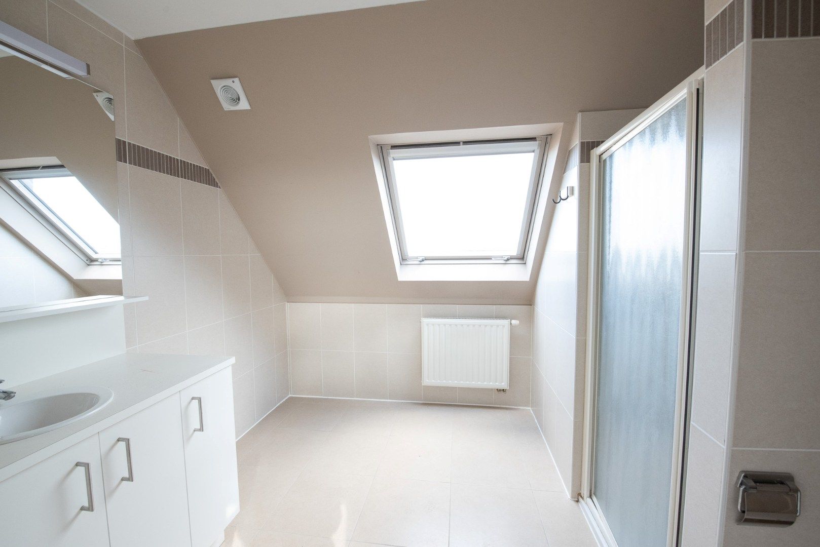 Lichtrijk duplex-appartement op een schitterende ligging in Centrum Waregem met garage! foto 8