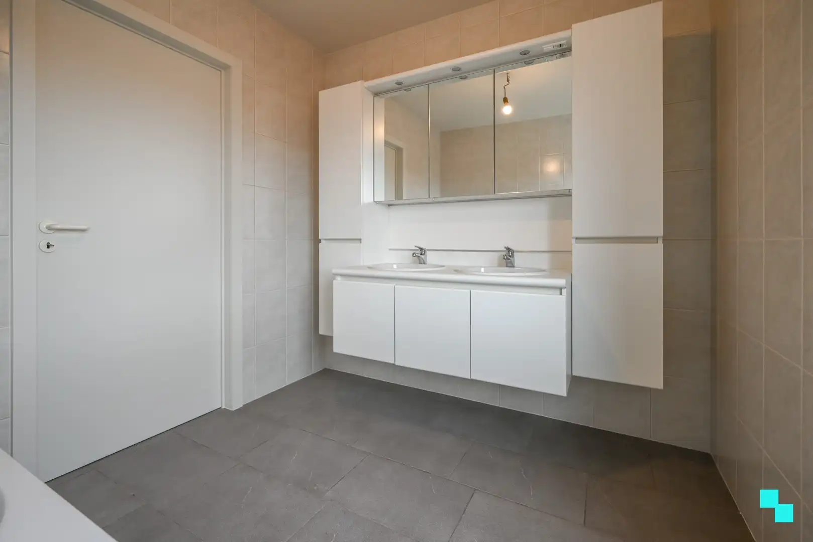 Ruim tweeslaapkamerappartement in het centrum van Izegem foto 22