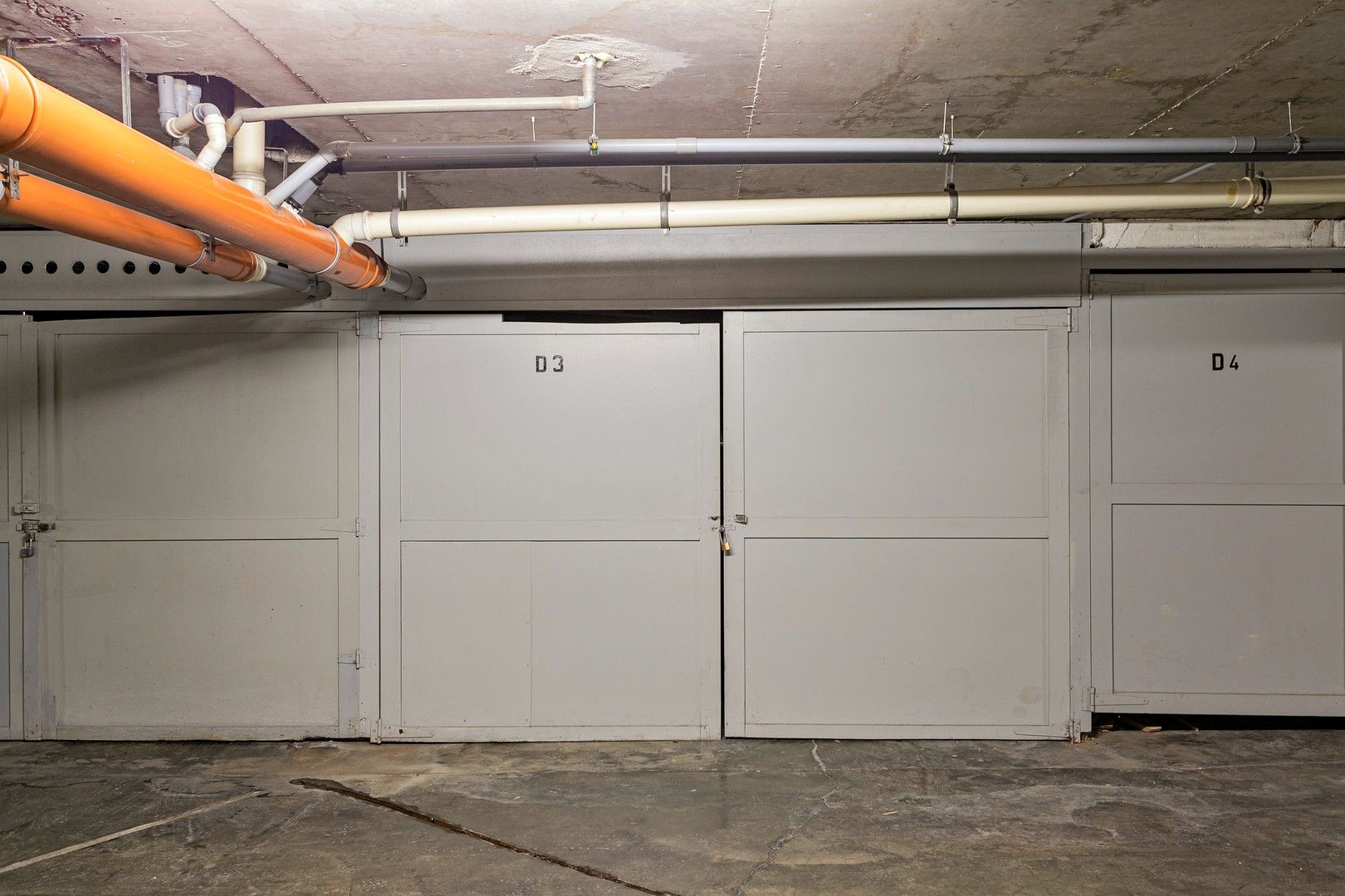 3 garageboxen op gegeerde locatie, ideale opbrengsteigendom. foto 4