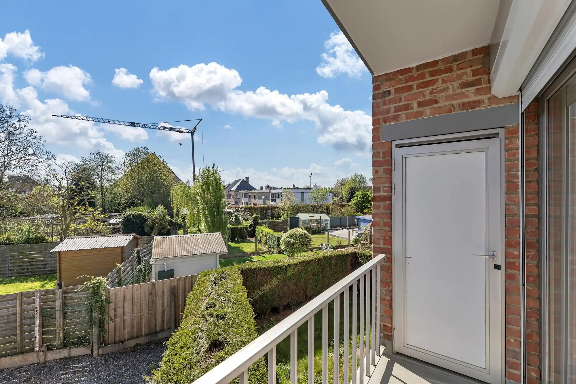 Instapklaar 2-slaapkamerappartement met terras en garage foto 17