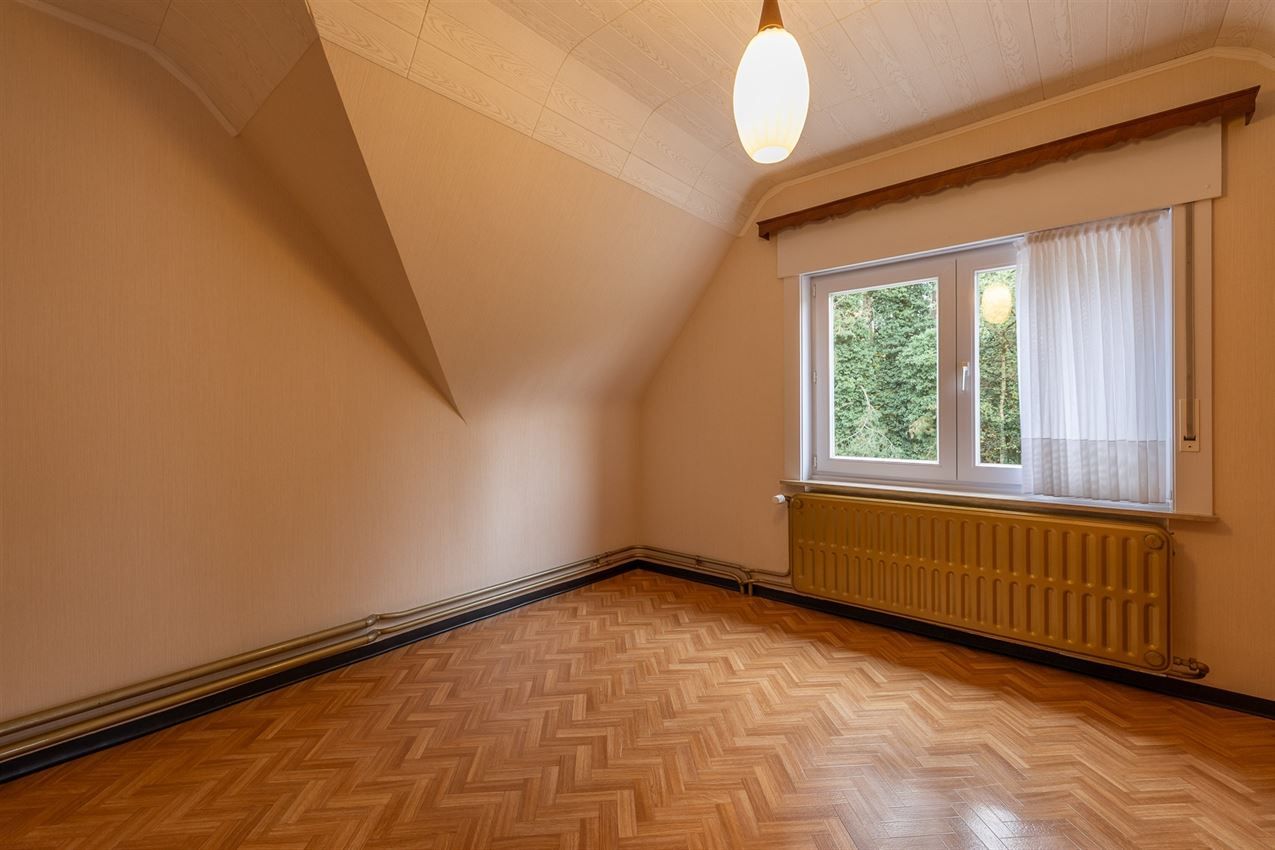 Temidden van agrarisch gebied, grenzend aan bos foto 23