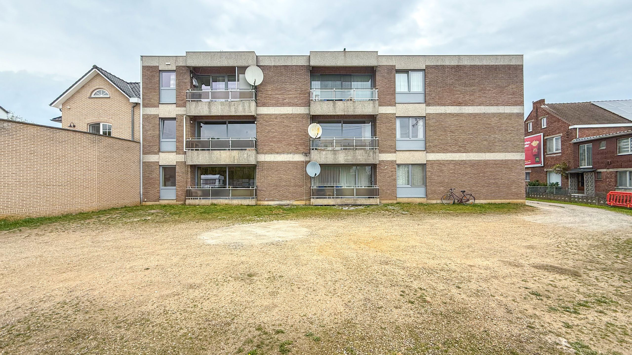 Ruim appartement met garage op topligging in Heusden-Zolder! foto 31