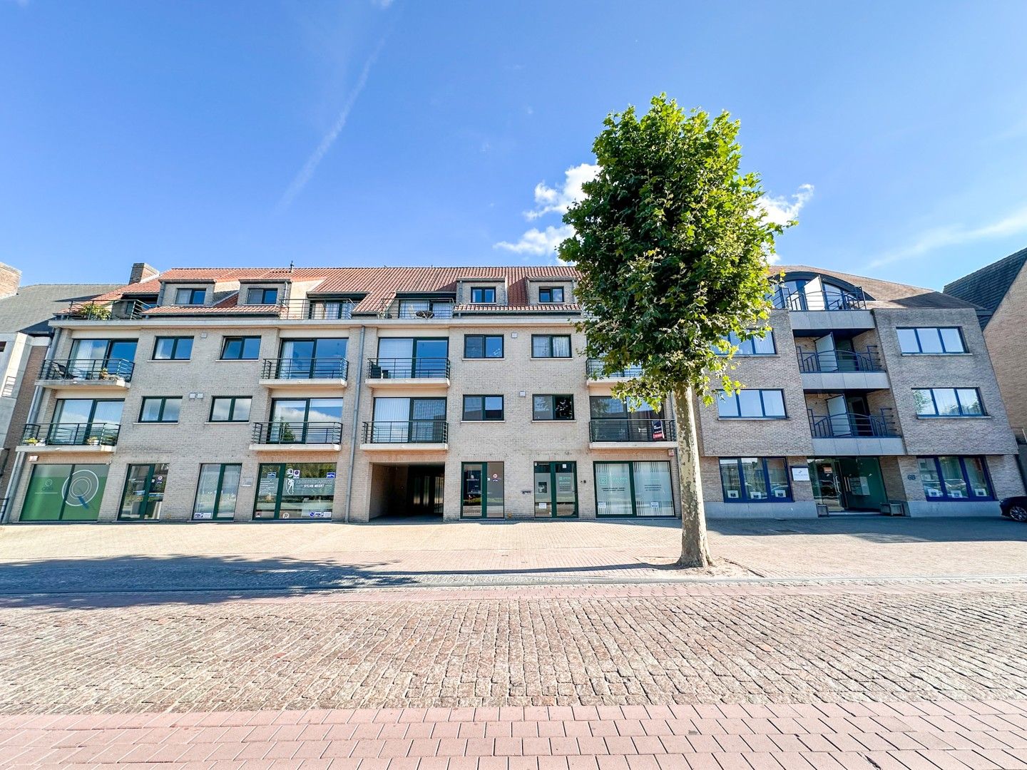 ruim en lichtrijk 2-slaapkamerappartement met ruim terras foto {{pictureIndex}}