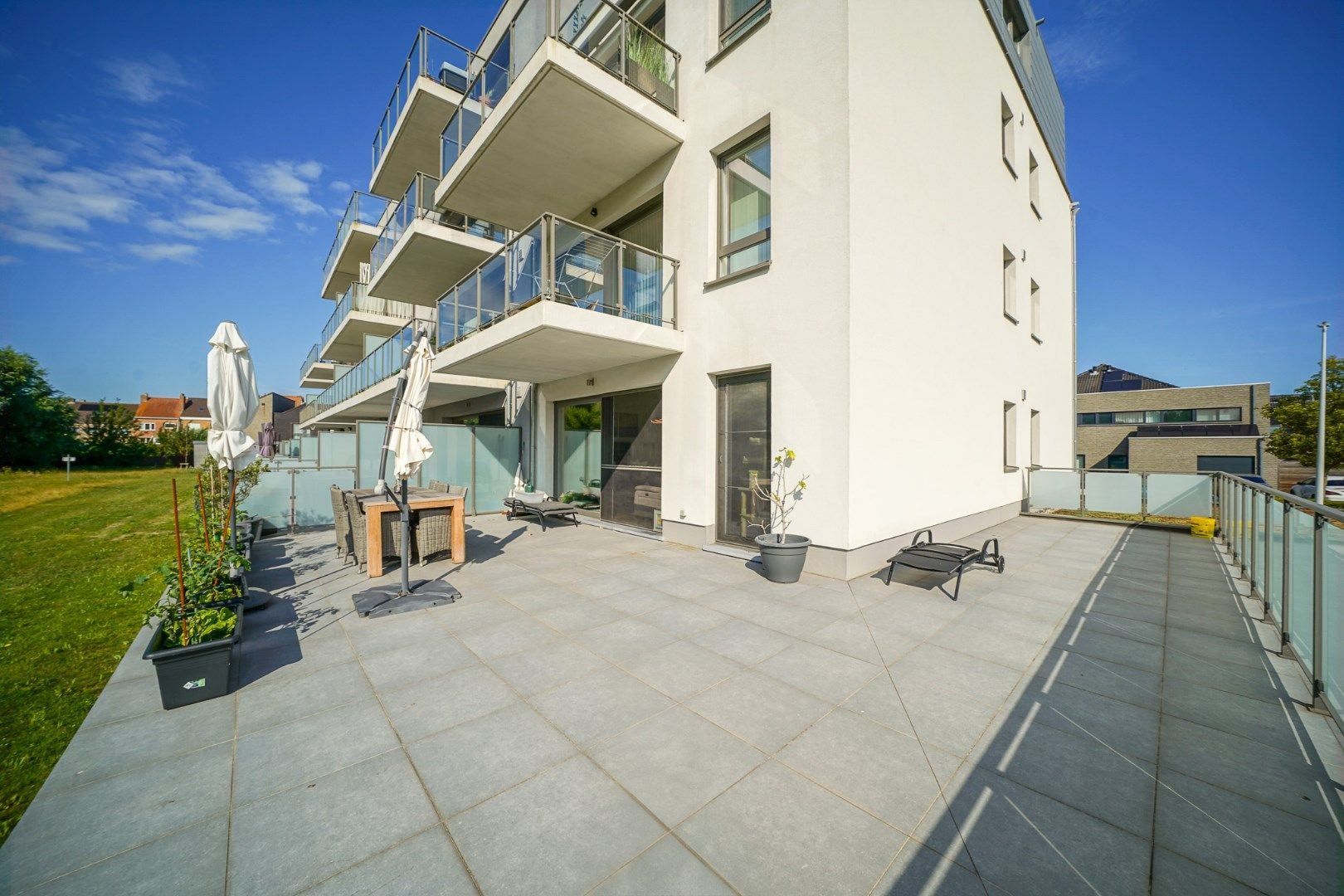 2 slaapkamer appartement met groot terras, garage en open uitzicht op groen foto 12