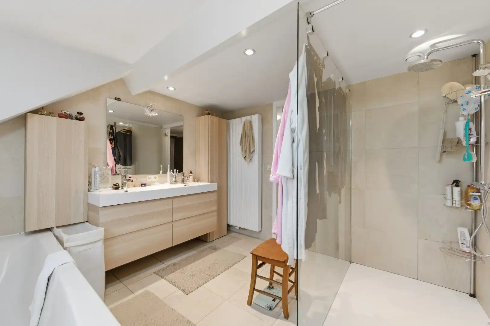 Zeer goed gelegen open bebouwing met 2 zeer ruime slaapkamers, garage en aangelegde tuin met terras foto 17