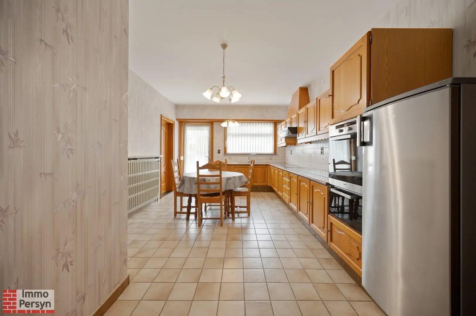 Vrijstaande bungalow met bijgebouw op een riant perceel foto 6