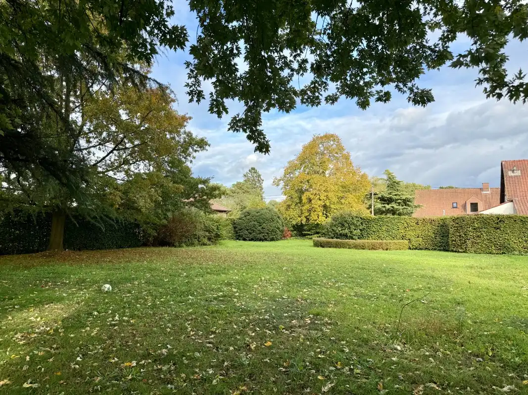 Prachtige ZW gerichte bouwgrond van 941 m² met volwassen tuin. foto 3