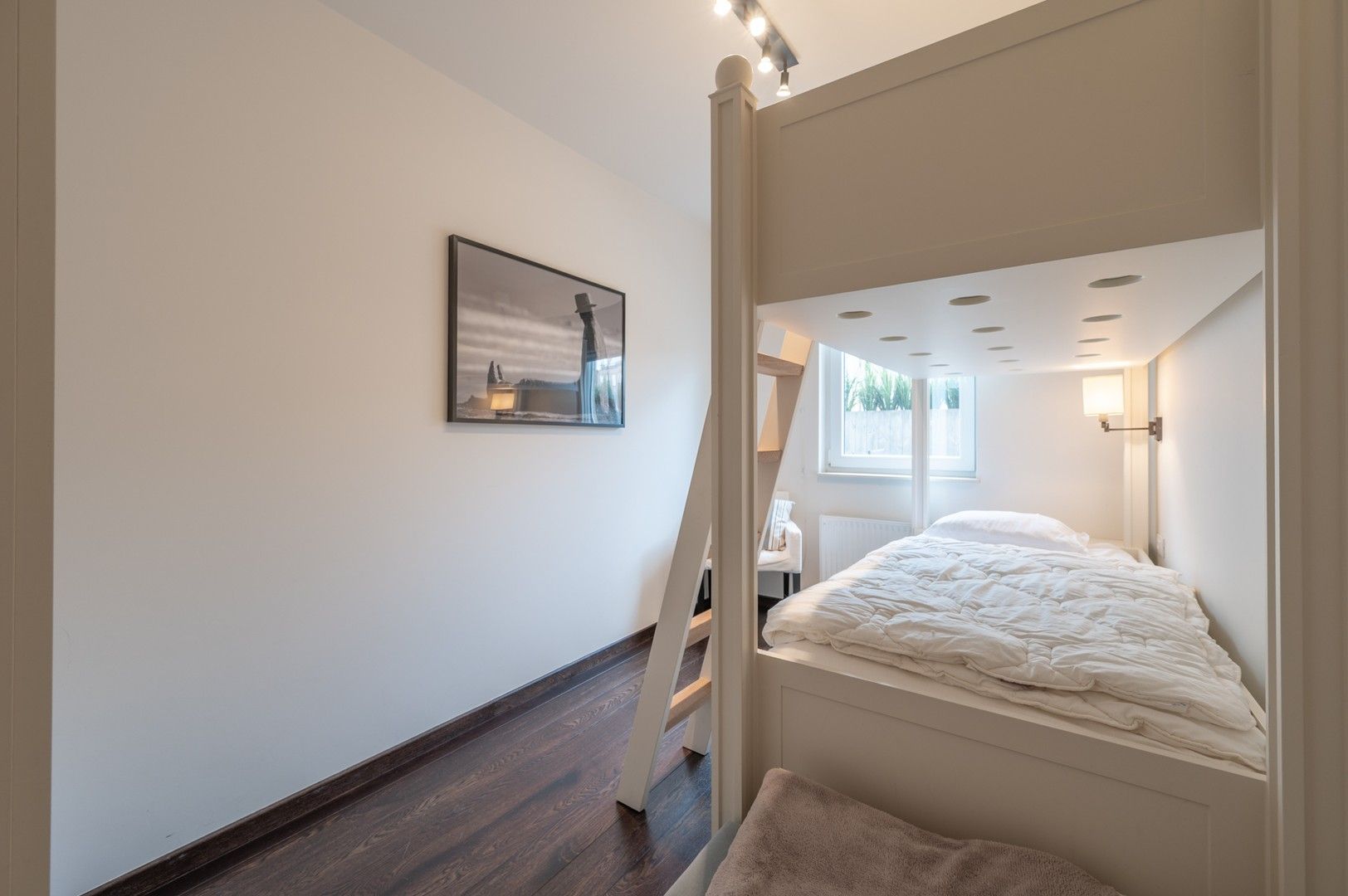 Modern en instapklaar appartement met drie slaapkamers, centraal gelegen in het bruisende centrum van Knokke. foto 17