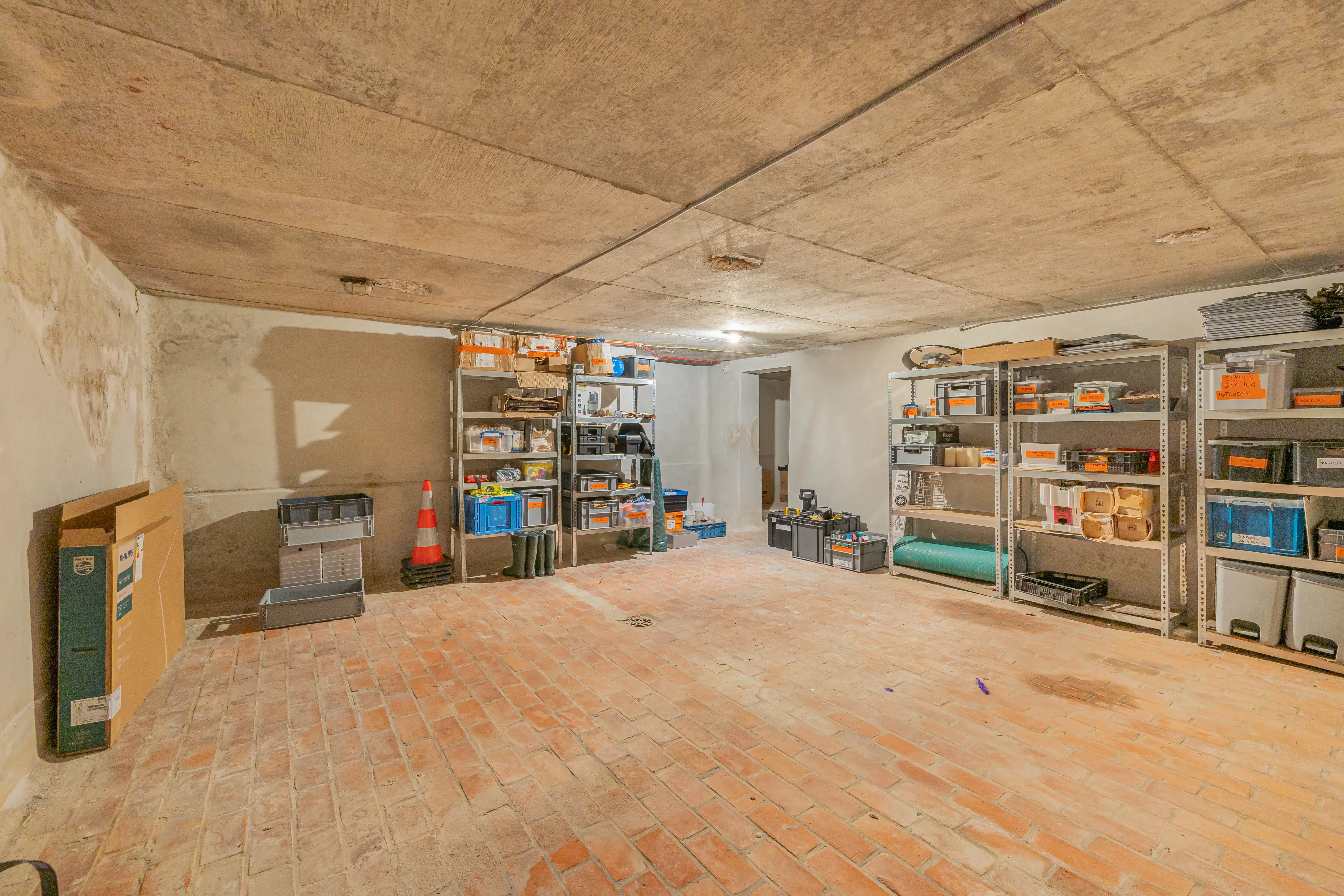 Knappe villa met kantoor, studio of praktijk mogelijkheden foto 33