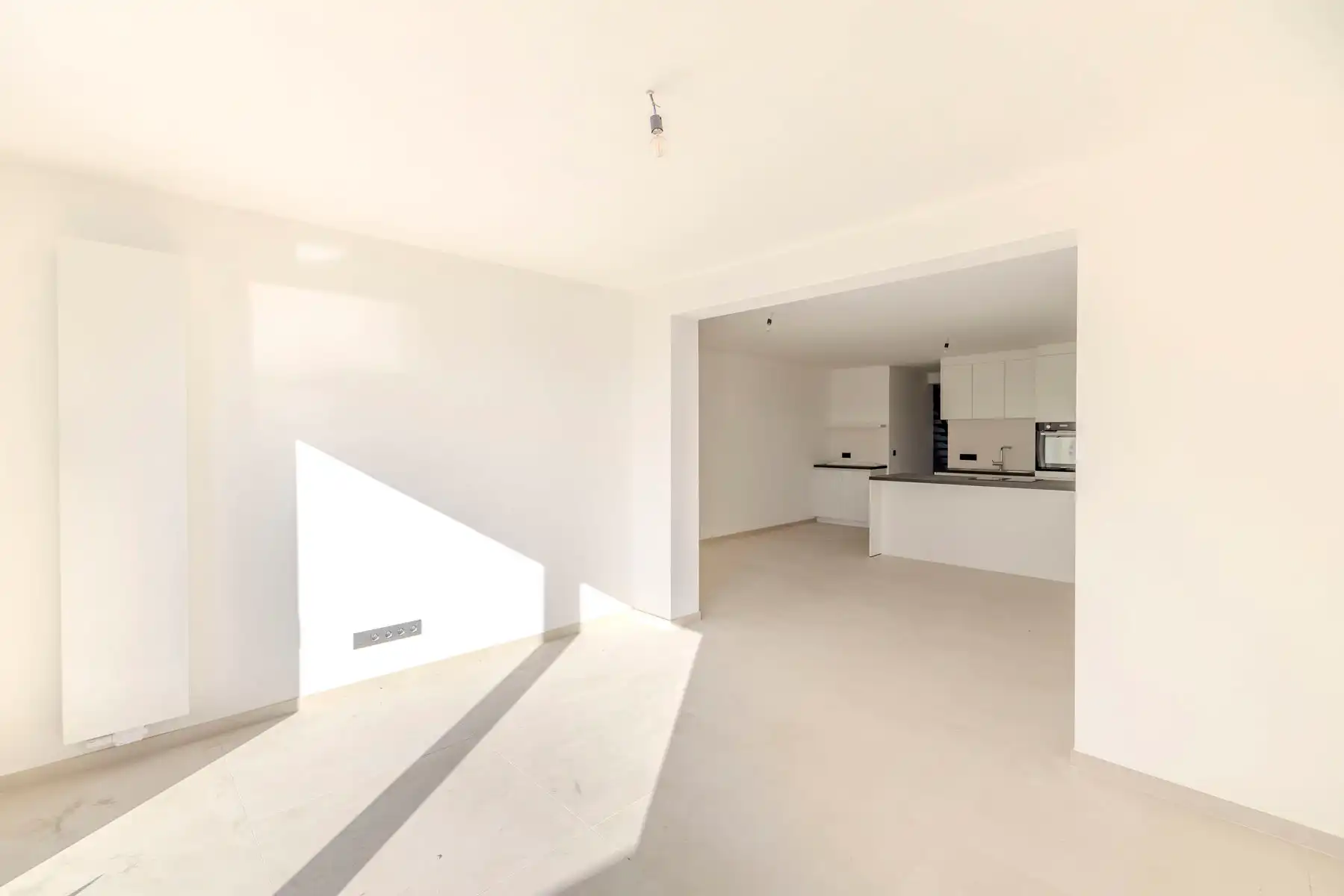 Gerenoveerde woning met 3 slpks, tuin en garage foto 8